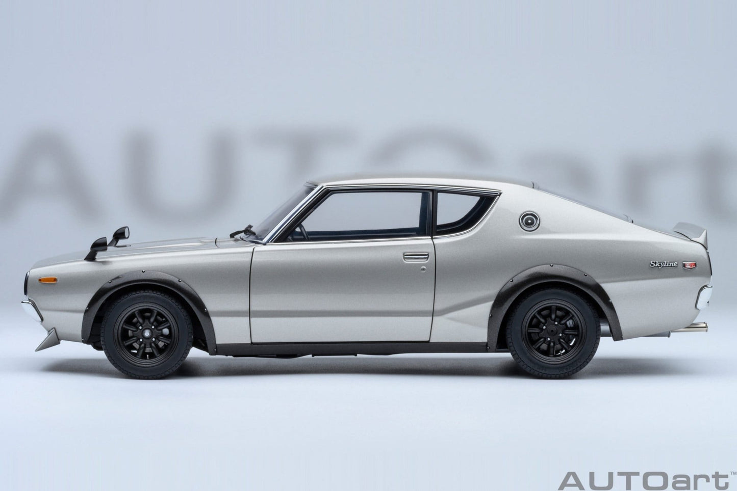 AutoArt Nissan Skyline 2000 GT-R (KPGC110) Tuned version Silver 1:18 Modell