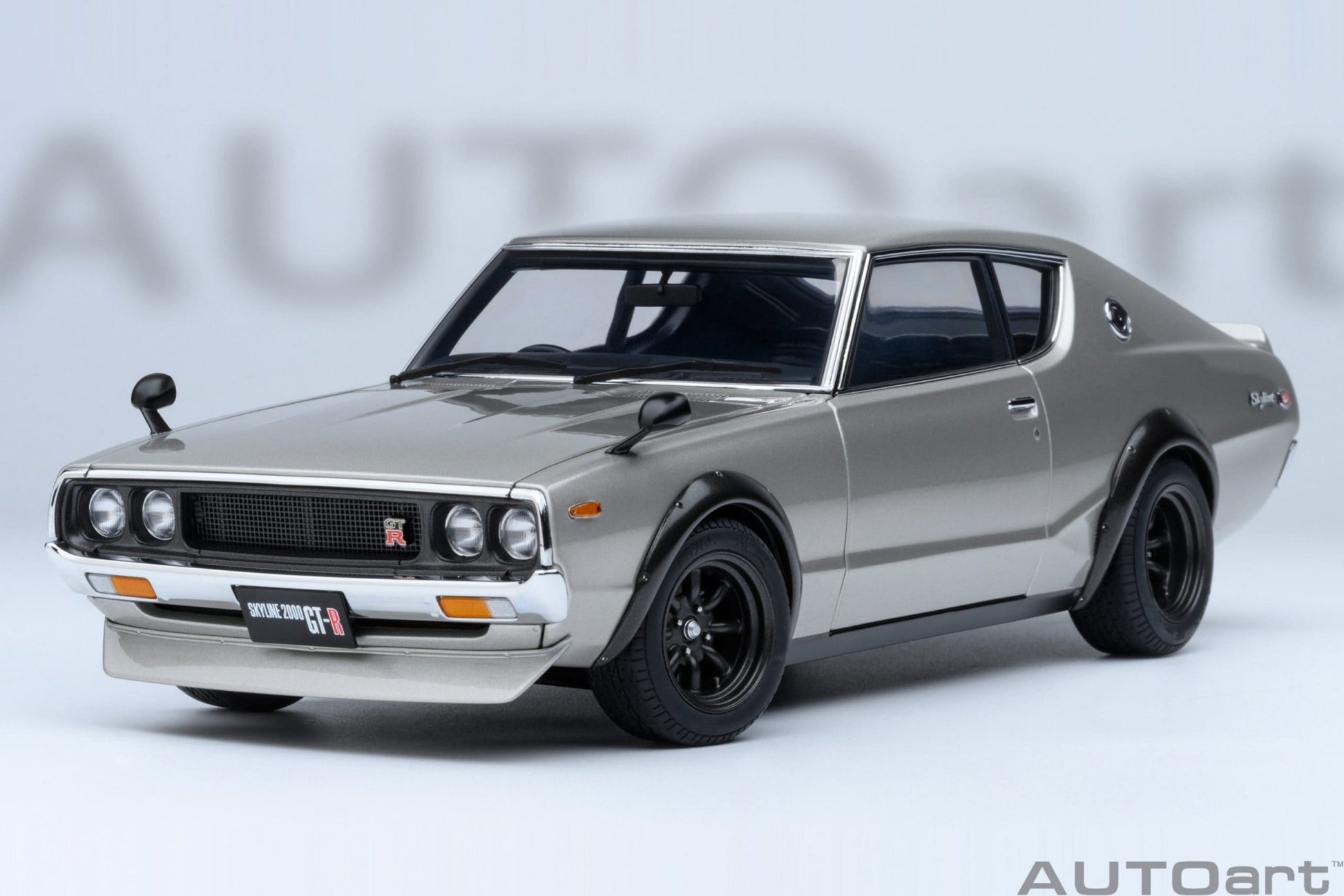 AutoArt Nissan Skyline 2000 GT-R (KPGC110) Tuned version Silver 1:18 Modell