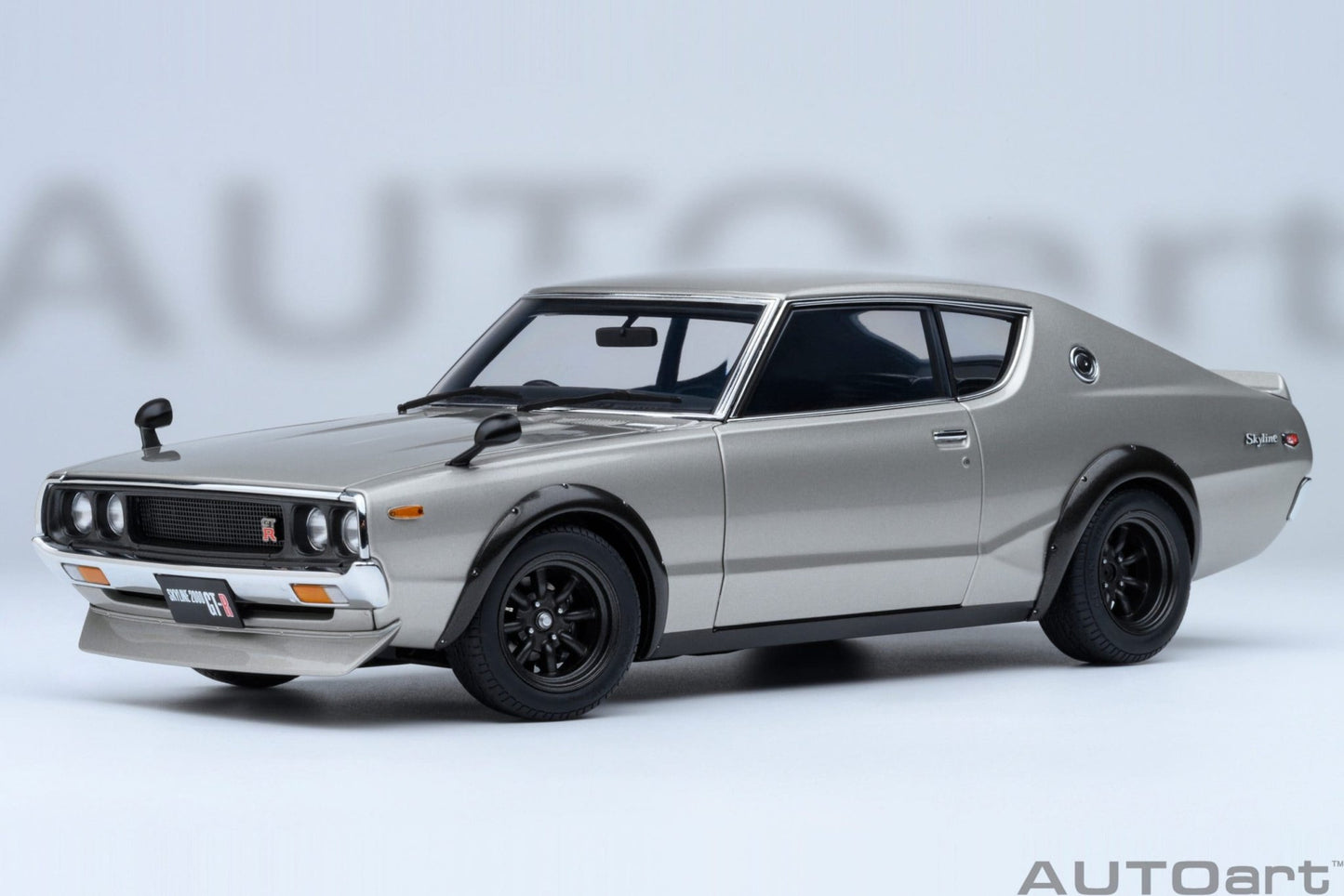 AutoArt Nissan Skyline 2000 GT-R (KPGC110) Tuned version Silver 1:18 Modell