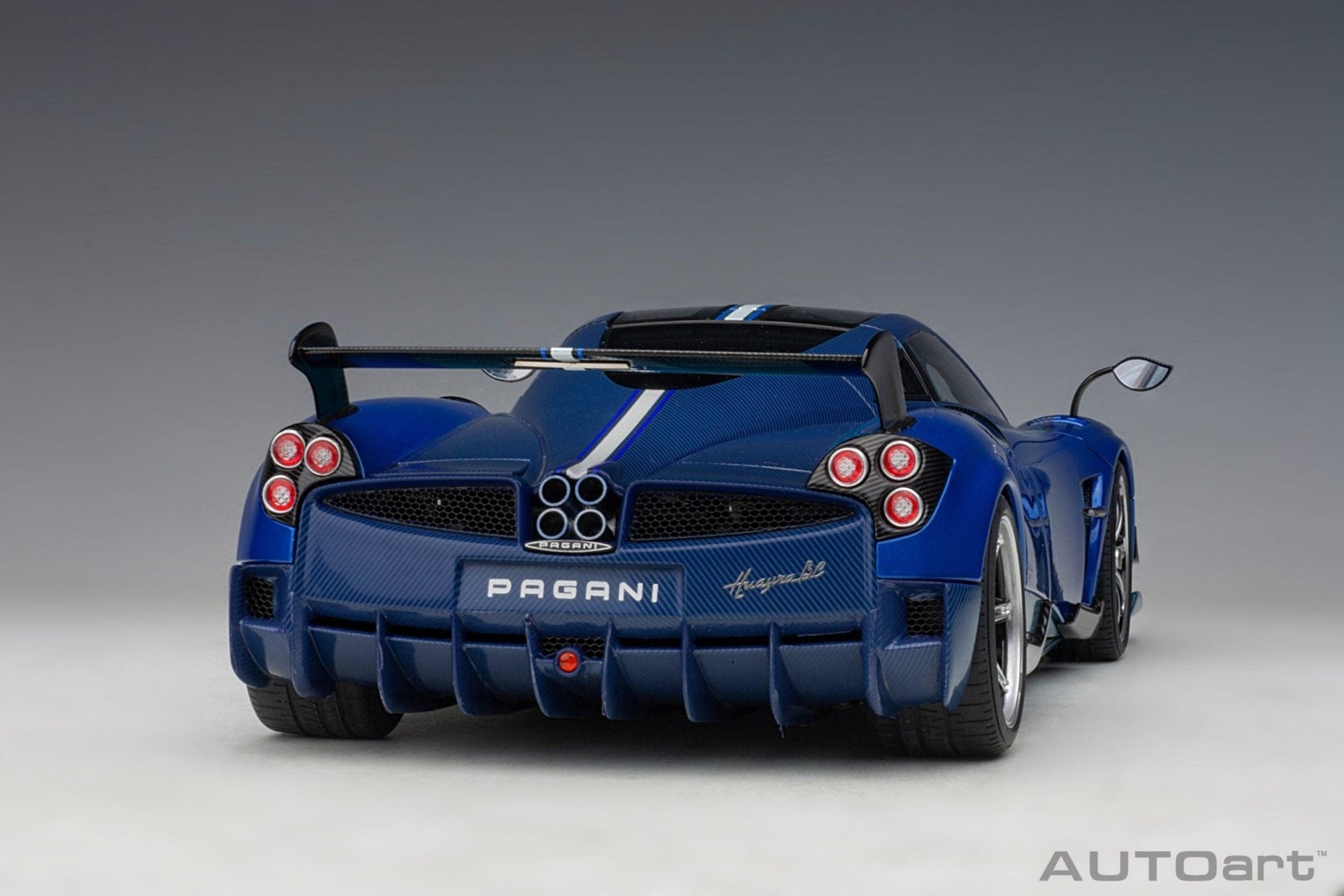 AutoArt Pagani Huayra BC - Blue Francia/Carbon 1:18 Modell - Artexio