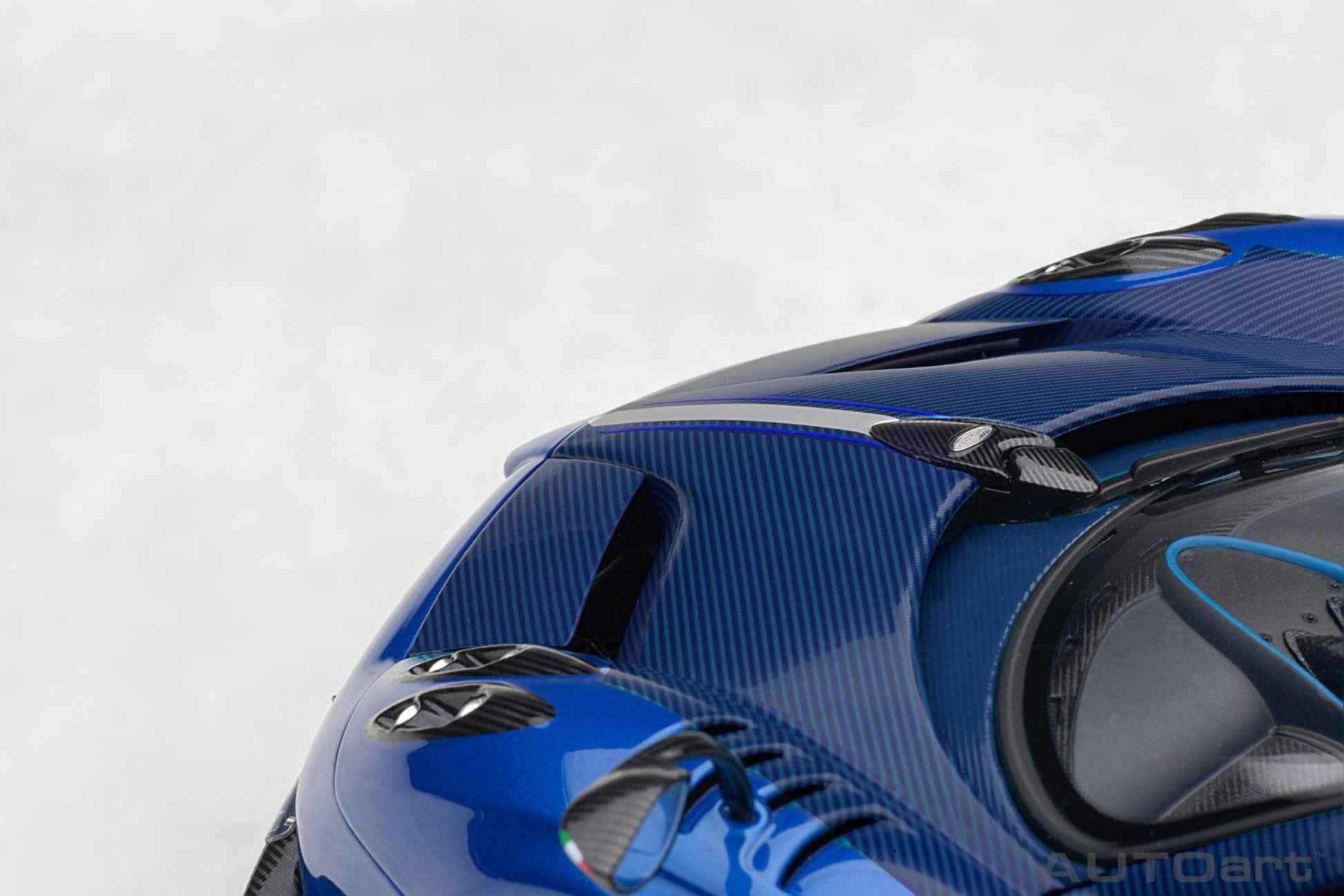 AutoArt Pagani Huayra BC - Blue Francia/Carbon 1:18 Modell - Artexio