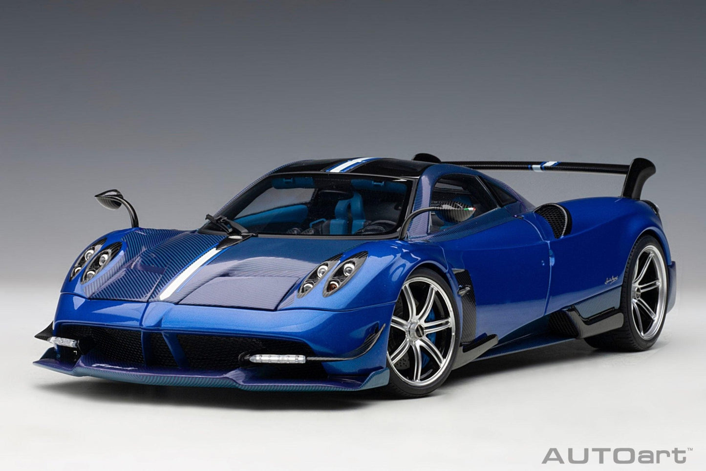 AutoArt Pagani Huayra BC - Blue Francia/Carbon 1:18 Modell - Artexio