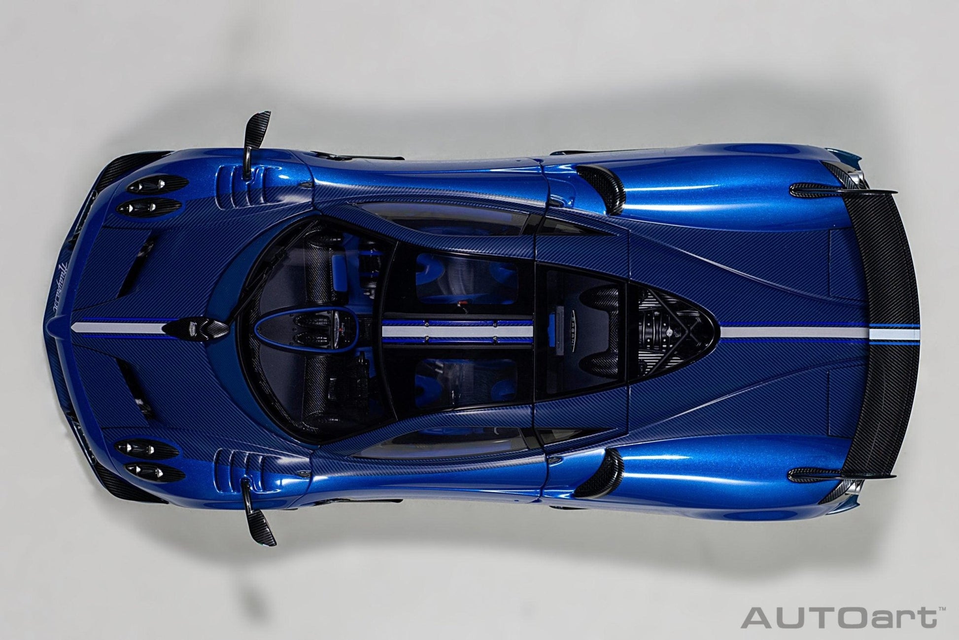 AutoArt Pagani Huayra BC - Blue Francia/Carbon 1:18 Modell - Artexio