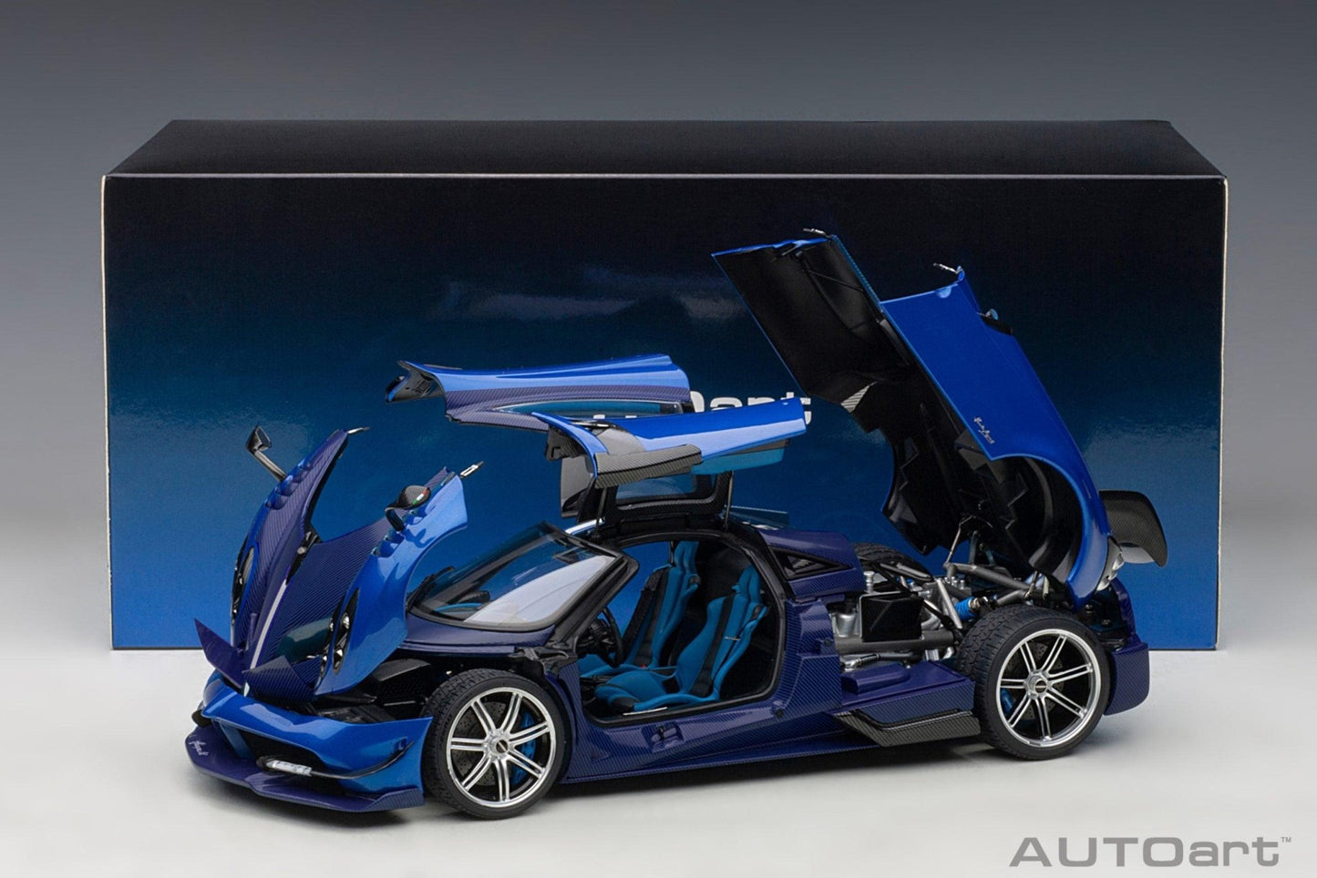 AutoArt Pagani Huayra BC - Blue Francia/Carbon 1:18 Modell - Artexio