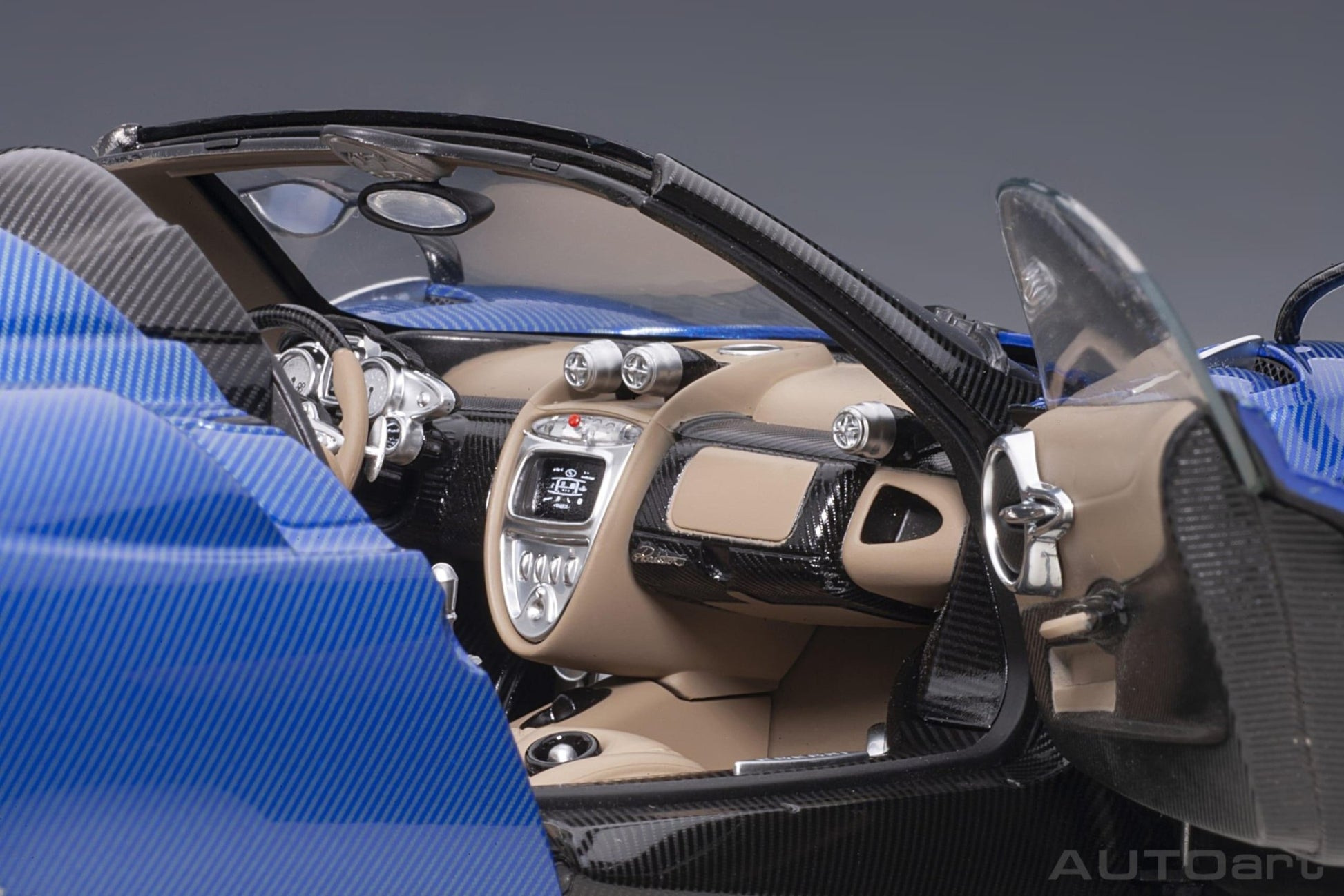 AutoArt Pagani Huayra Roadster - Blue Carbon 1:18 Modell - Artexio