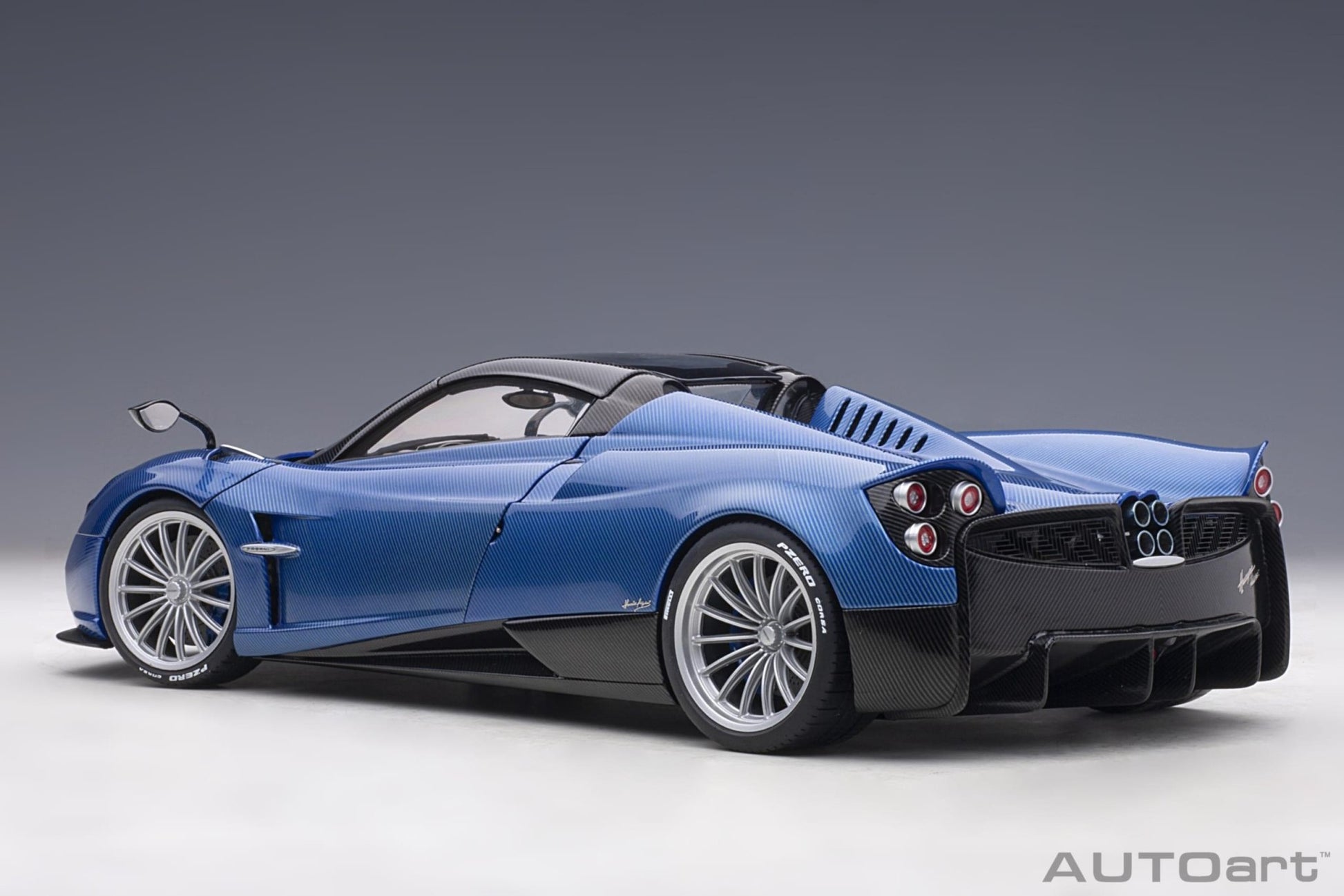 AutoArt Pagani Huayra Roadster - Blue Carbon 1:18 Modell - Artexio