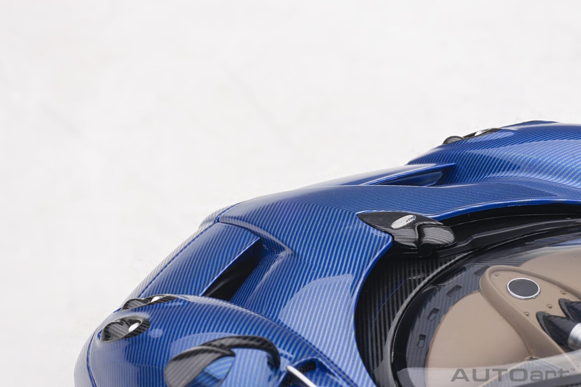 AutoArt Pagani Huayra Roadster - Blue Carbon 1:18 Modell - Artexio