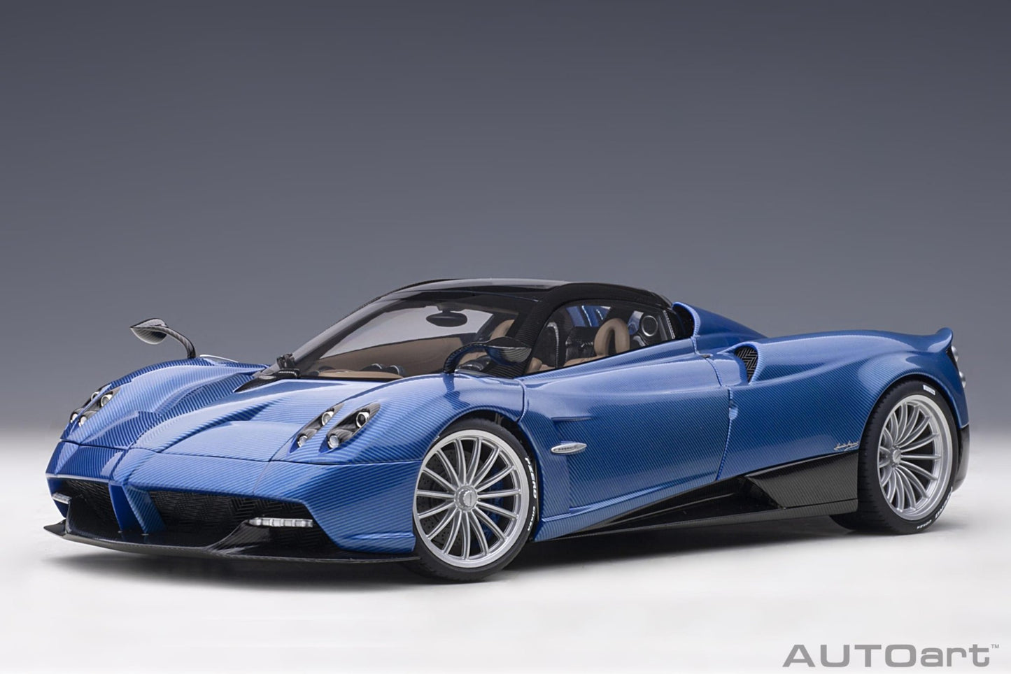 AutoArt Pagani Huayra Roadster - Blue Carbon 1:18 Modell - Artexio