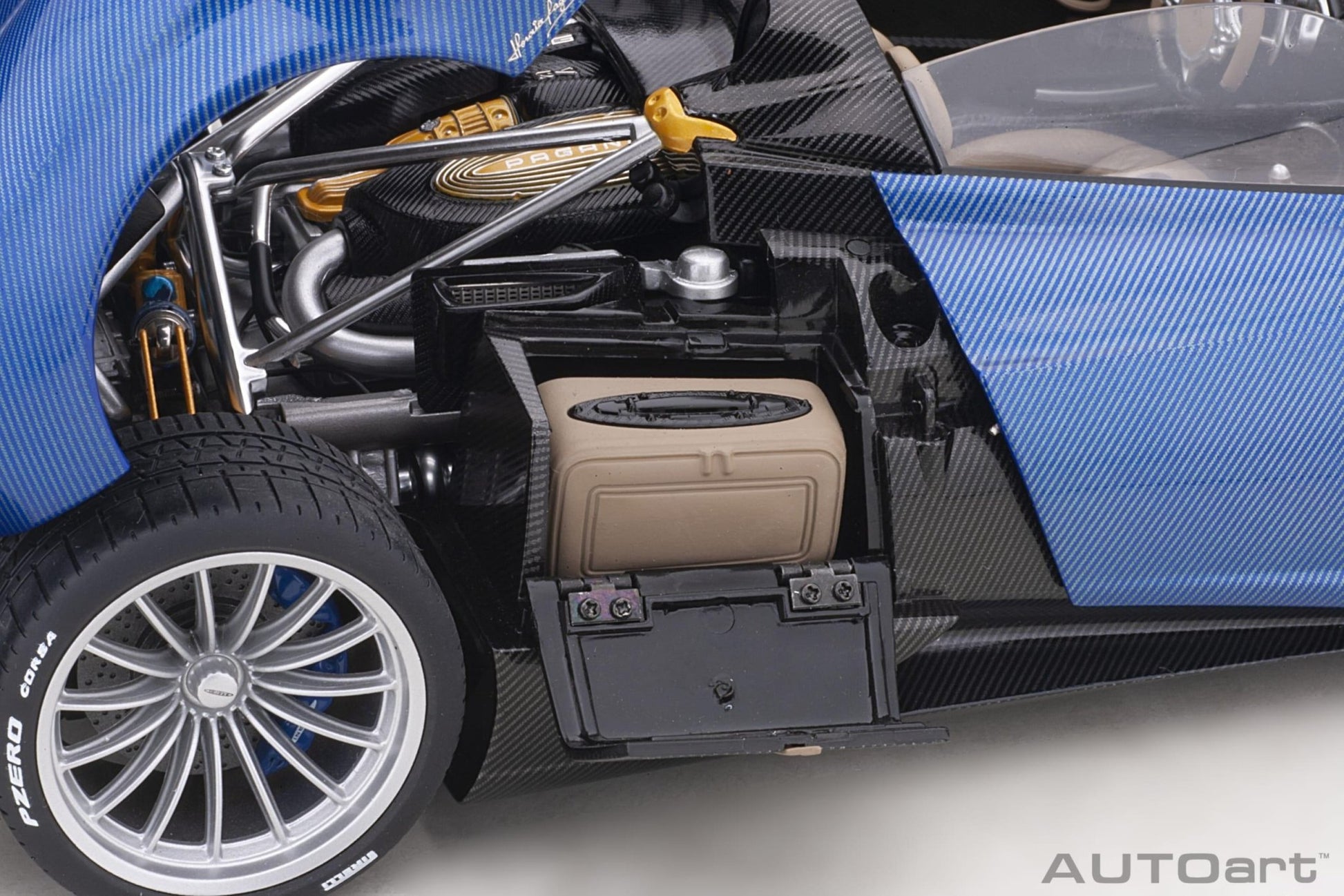 AutoArt Pagani Huayra Roadster - Blue Carbon 1:18 Modell - Artexio