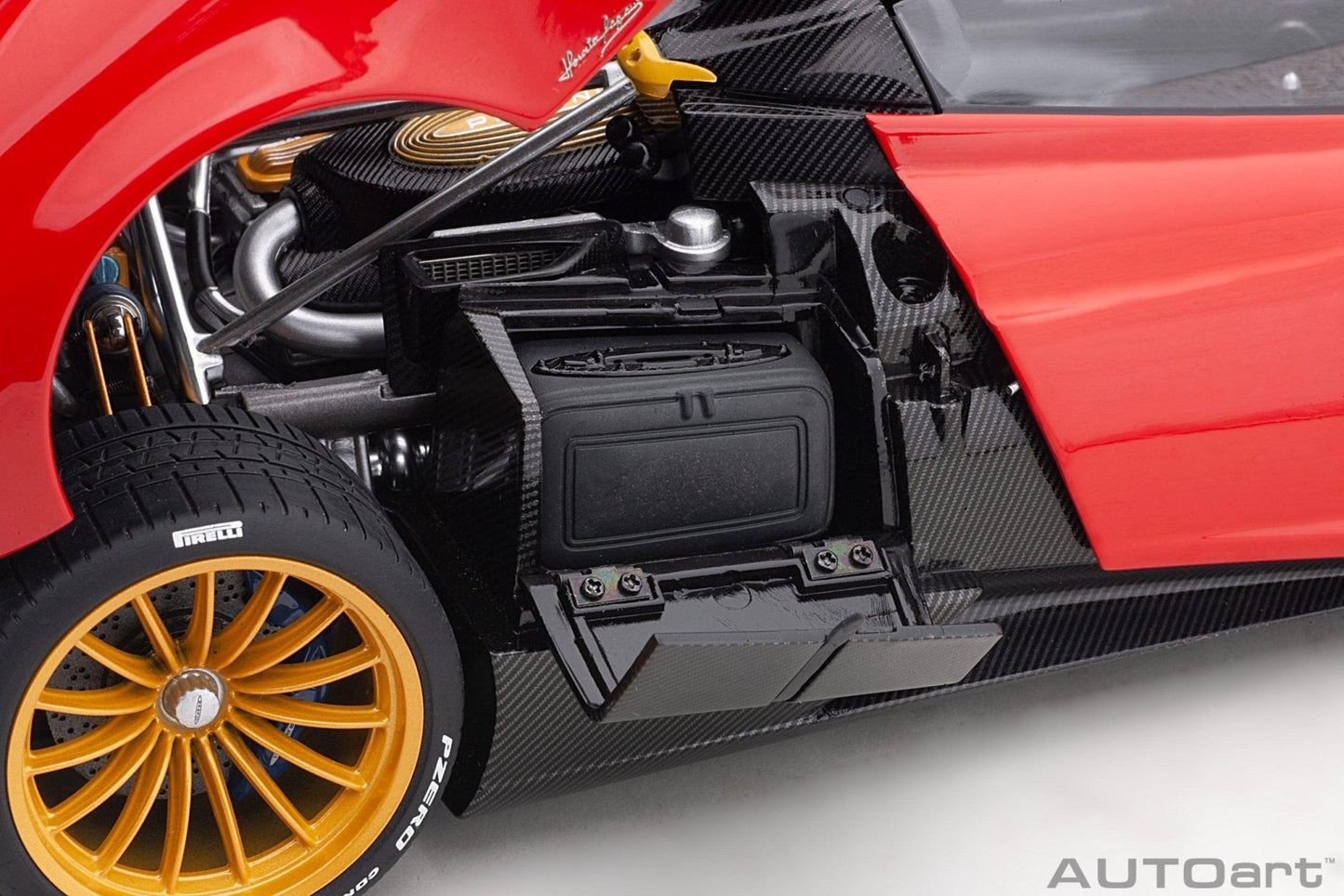 AutoArt Pagani Huayra Roadster - Rosso Monza 1:18 Modell - Artexio