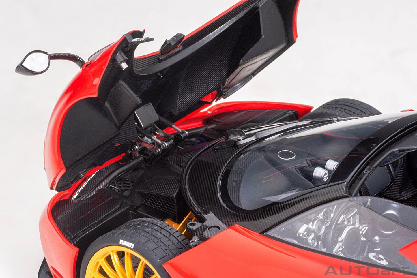 AutoArt Pagani Huayra Roadster - Rosso Monza 1:18 Modell - Artexio