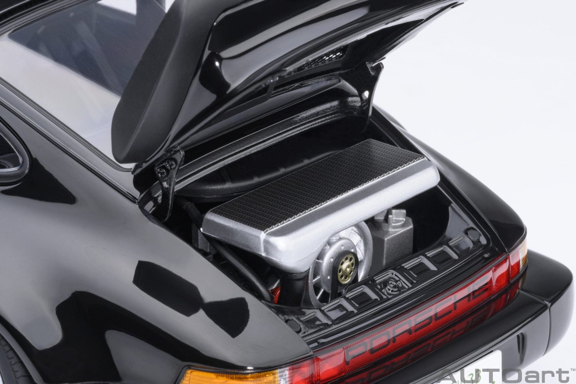 AutoArt Porsche 911 930 Turbo Wangan Midnight Blackbird 1:18 Modell
