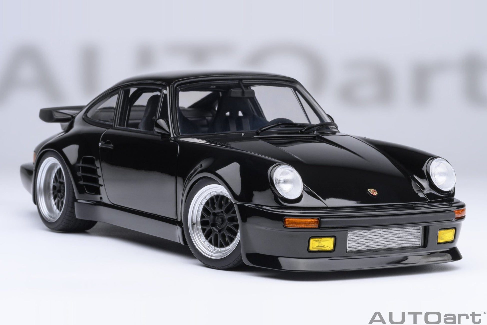 AutoArt Porsche 911 930 Turbo Wangan Midnight Blackbird 1:18 Modell