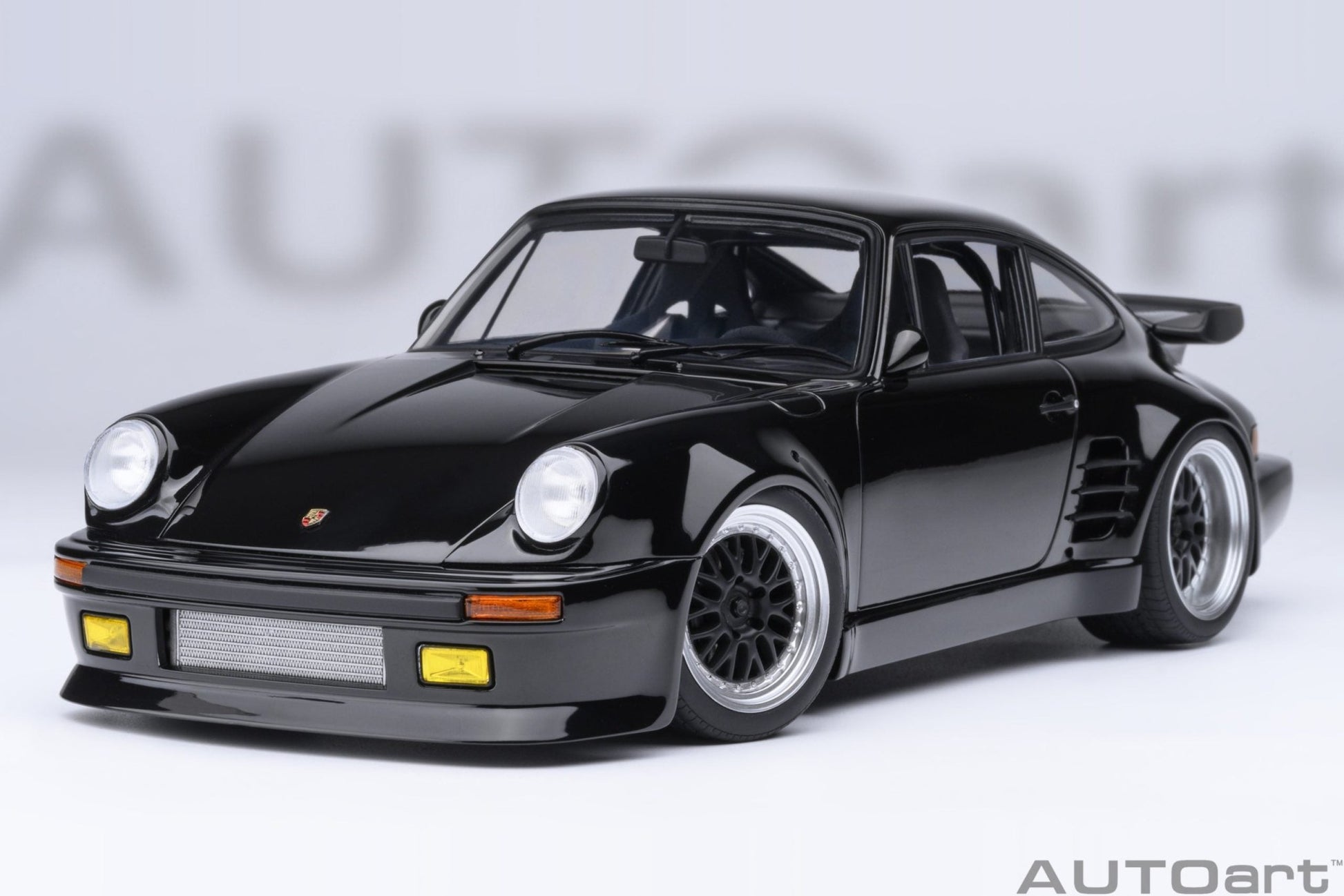 AutoArt Porsche 911 930 Turbo Wangan Midnight Blackbird 1:18 Modell