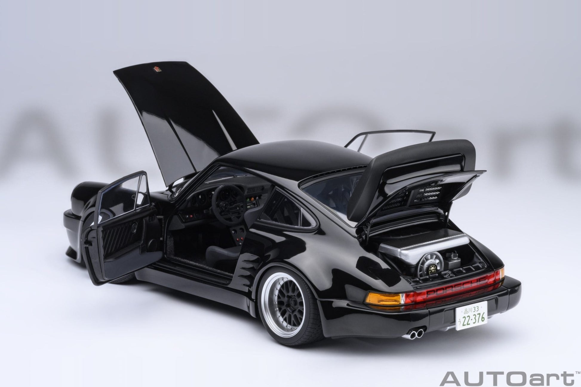 AutoArt Porsche 911 930 Turbo Wangan Midnight Blackbird 1:18 Modell