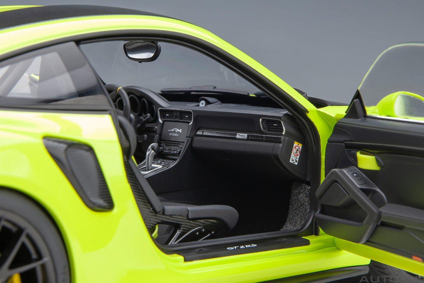 AutoArt Porsche 911 (991.2) GT2 RS Weissach Package - Acid Green 1:18 Modell - Artexio