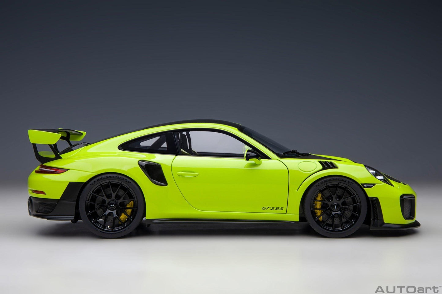 AutoArt Porsche 911 (991.2) GT2 RS Weissach Package - Acid Green 1:18 Modell - Artexio