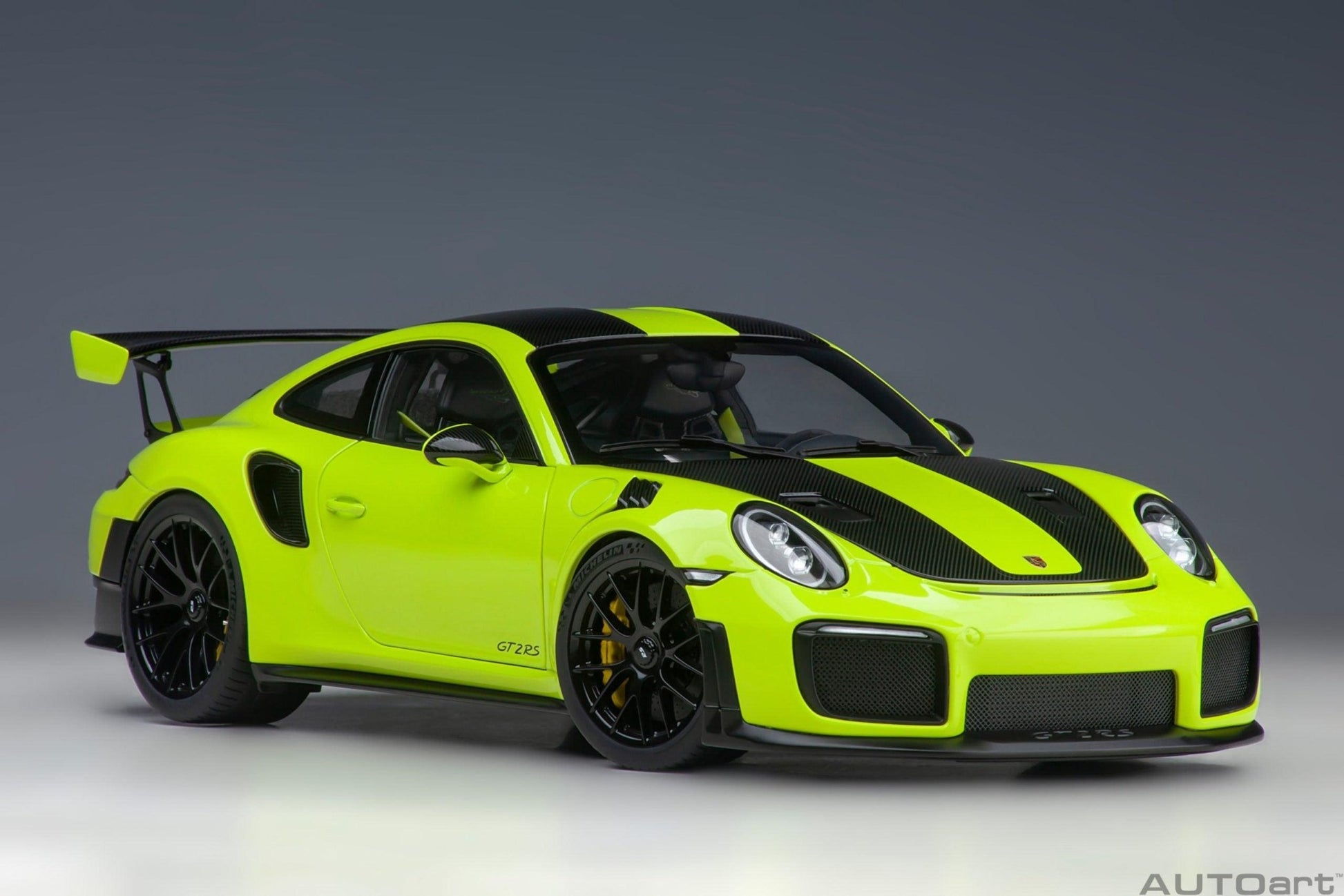 AutoArt Porsche 911 (991.2) GT2 RS Weissach Package - Acid Green 1:18 Modell - Artexio