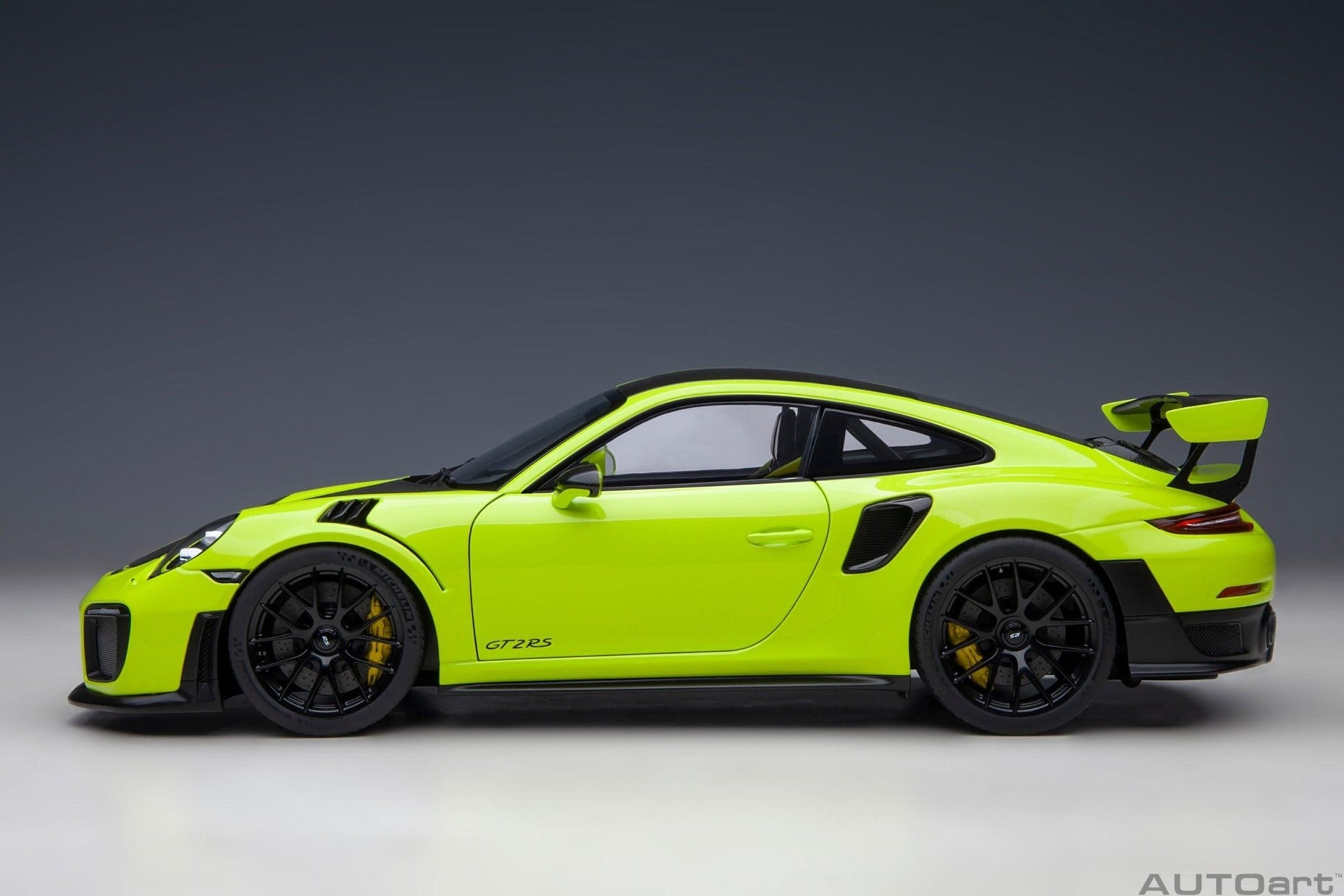 AutoArt Porsche 911 (991.2) GT2 RS Weissach Package - Acid Green 1:18 Modell - Artexio