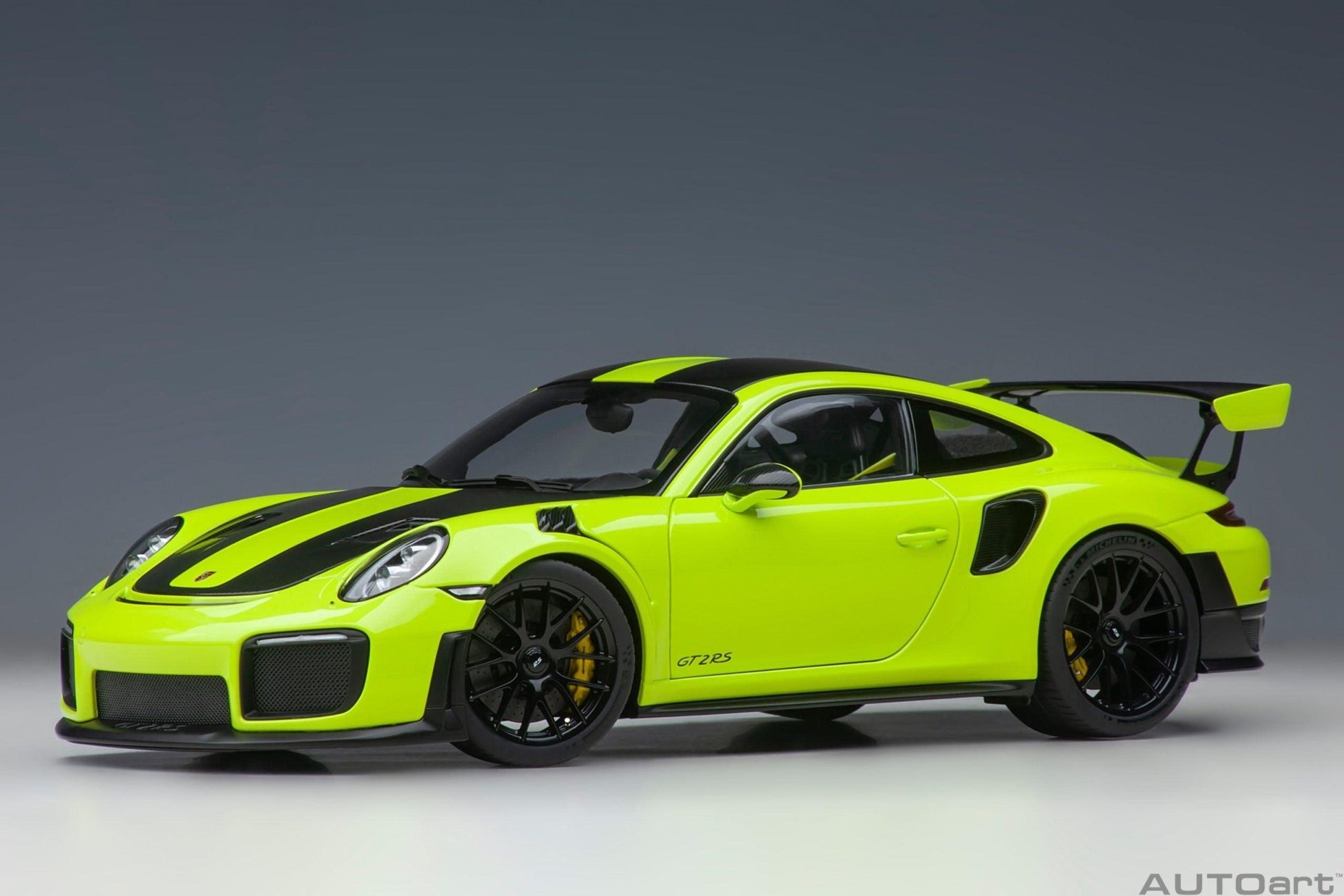 AutoArt Porsche 911 (991.2) GT2 RS Weissach Package - Acid Green 1:18 Modell - Artexio