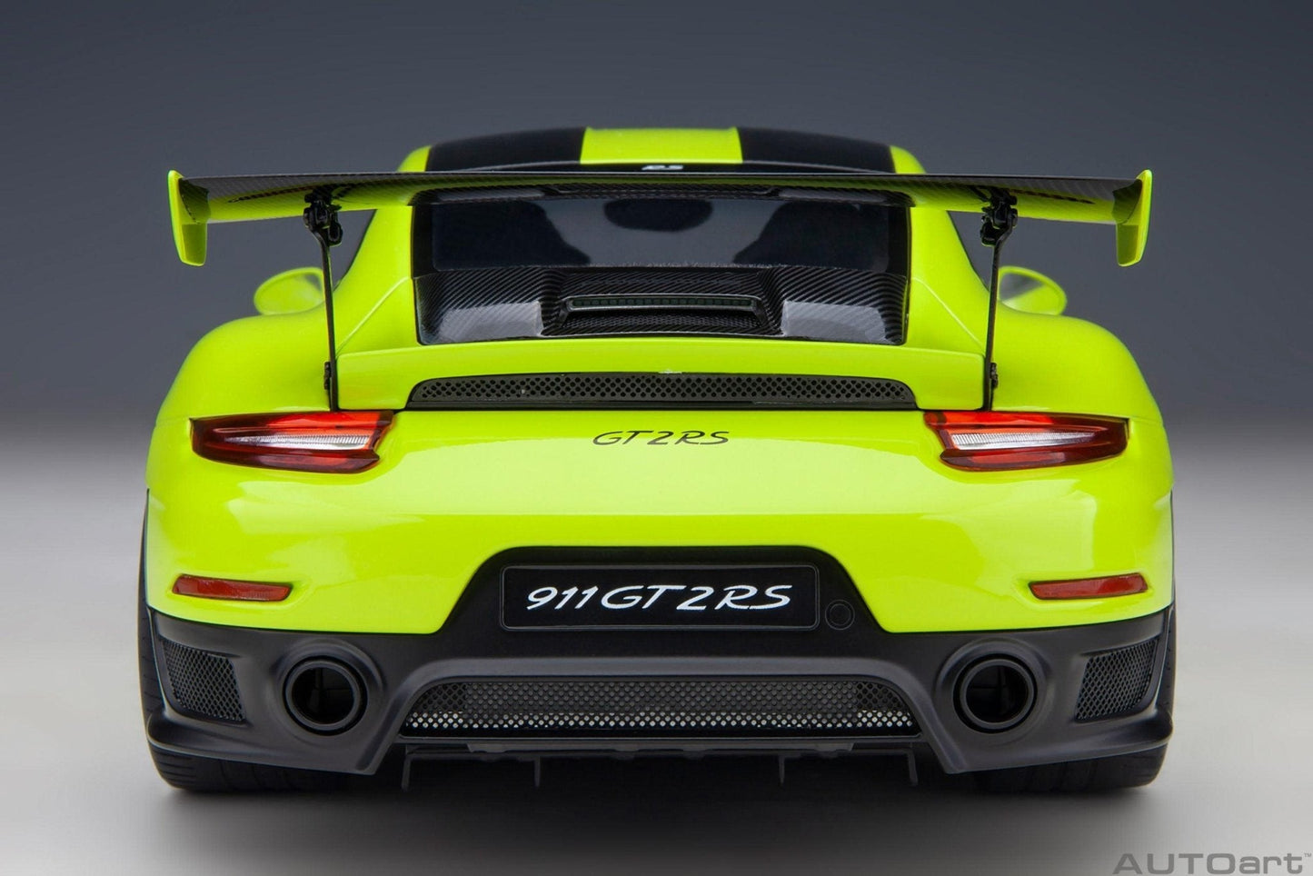 AutoArt Porsche 911 (991.2) GT2 RS Weissach Package - Acid Green 1:18 Modell