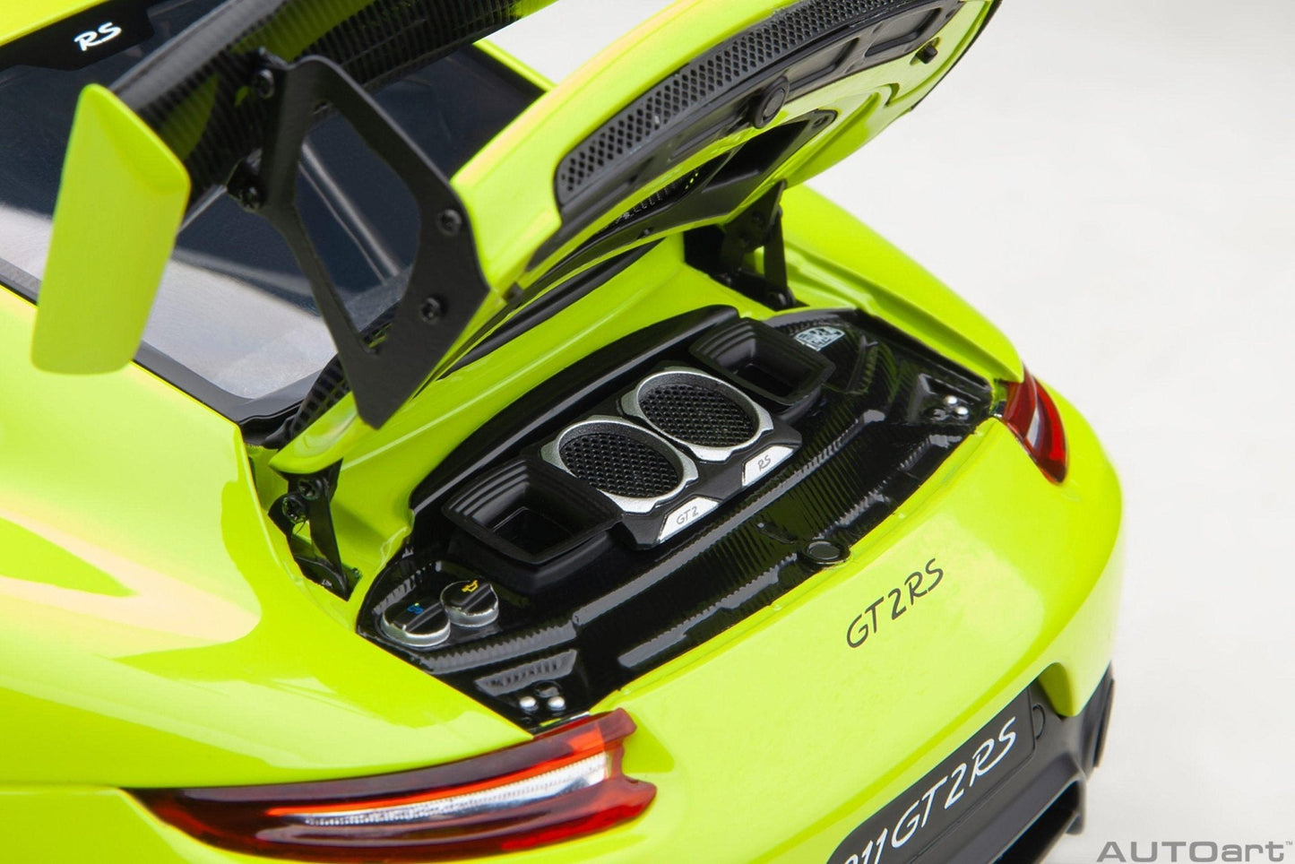AutoArt Porsche 911 (991.2) GT2 RS Weissach Package - Acid Green 1:18 Modell