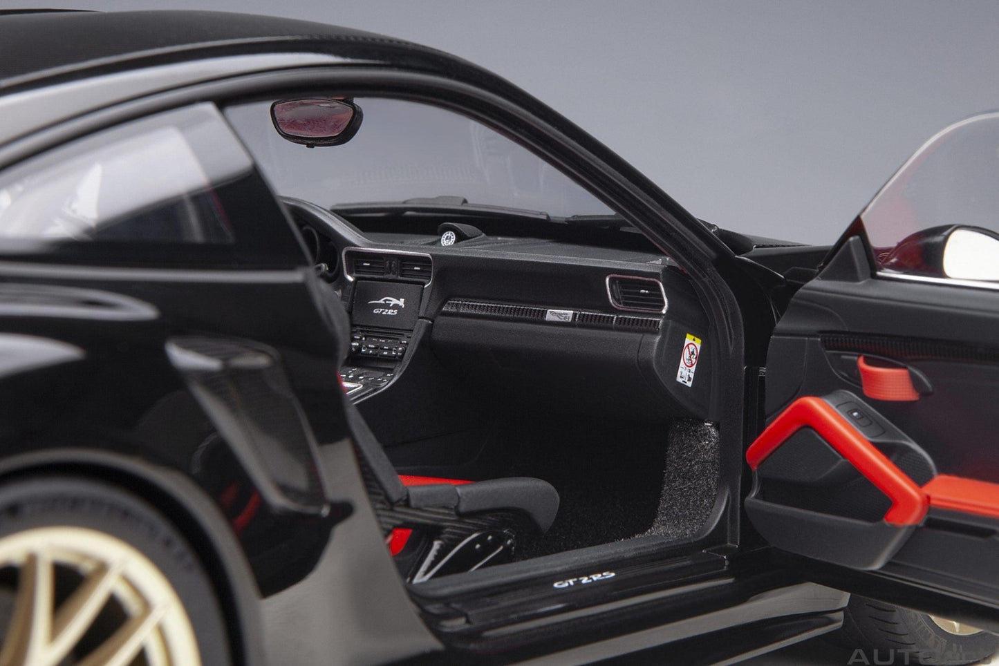 AutoArt Porsche 911 (991.2) GT2 RS Weissach Package - Black 1:18 Modell - Artexio