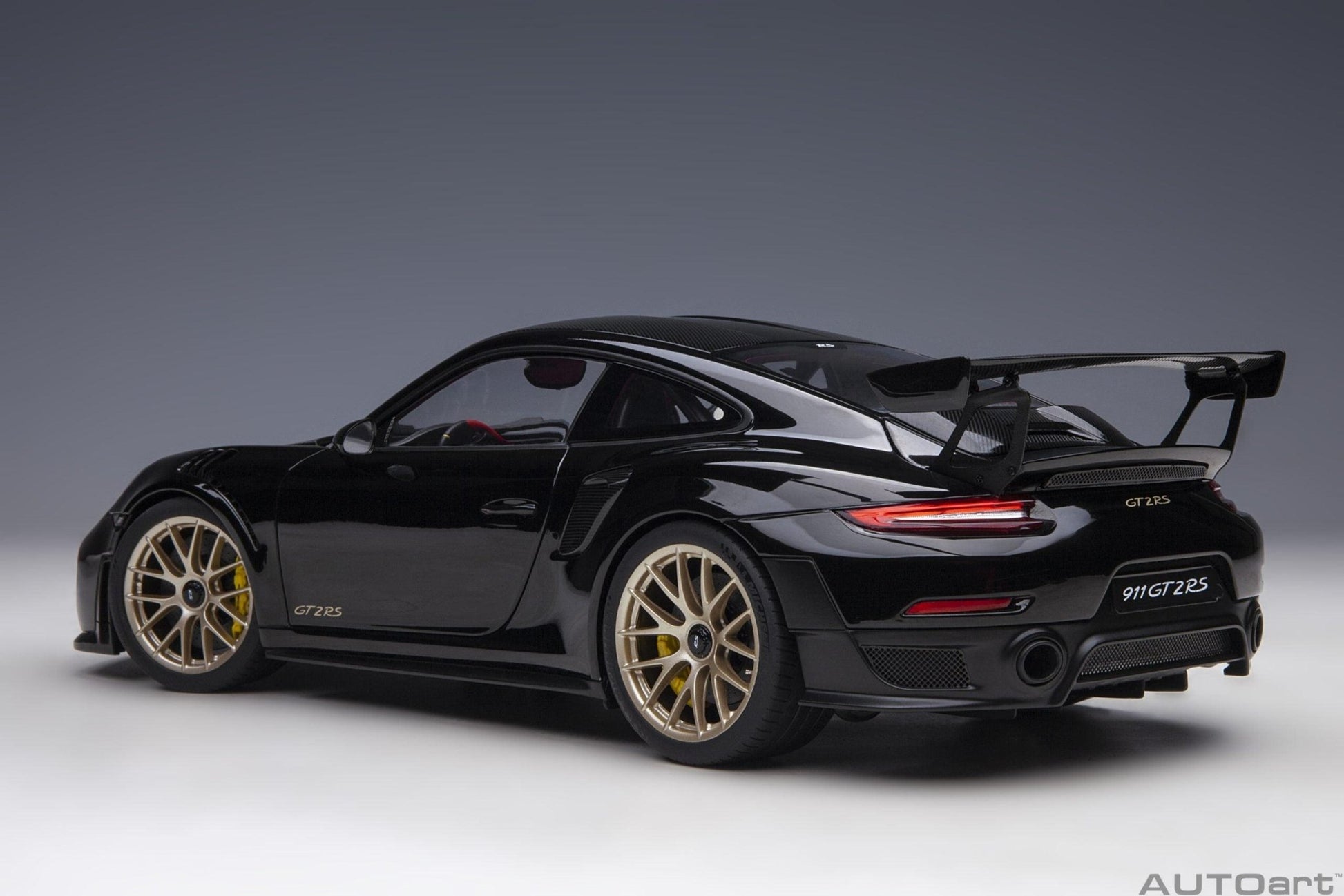 AutoArt Porsche 911 (991.2) GT2 RS Weissach Package - Black 1:18 Modell - Artexio