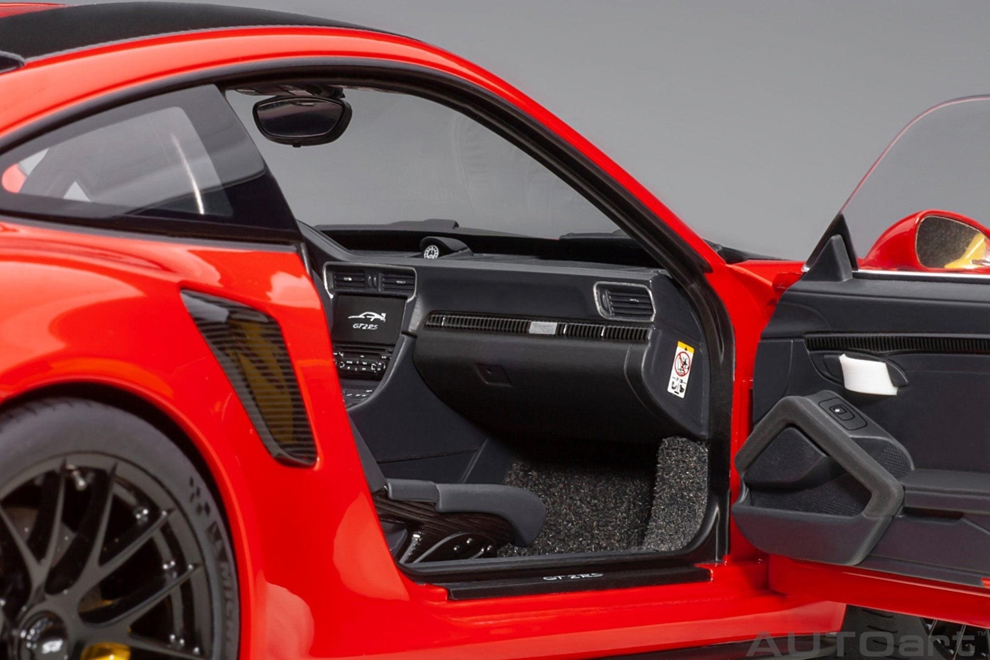 AutoArt Porsche 911 (991.2) GT2 RS Weissach Package - Guards Red 1:18 Modell
