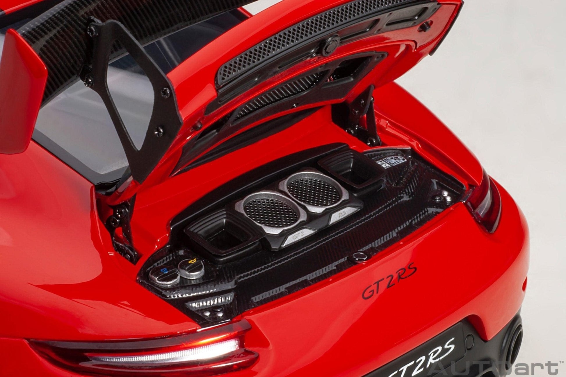 AutoArt Porsche 911 (991.2) GT2 RS Weissach Package - Guards Red 1:18 Modell