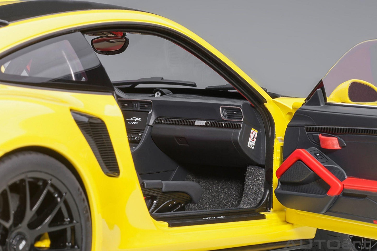 AutoArt Porsche 911 (991.2) GT2 RS Weissach Package - Racing Yellow 1:18 Modell - Artexio