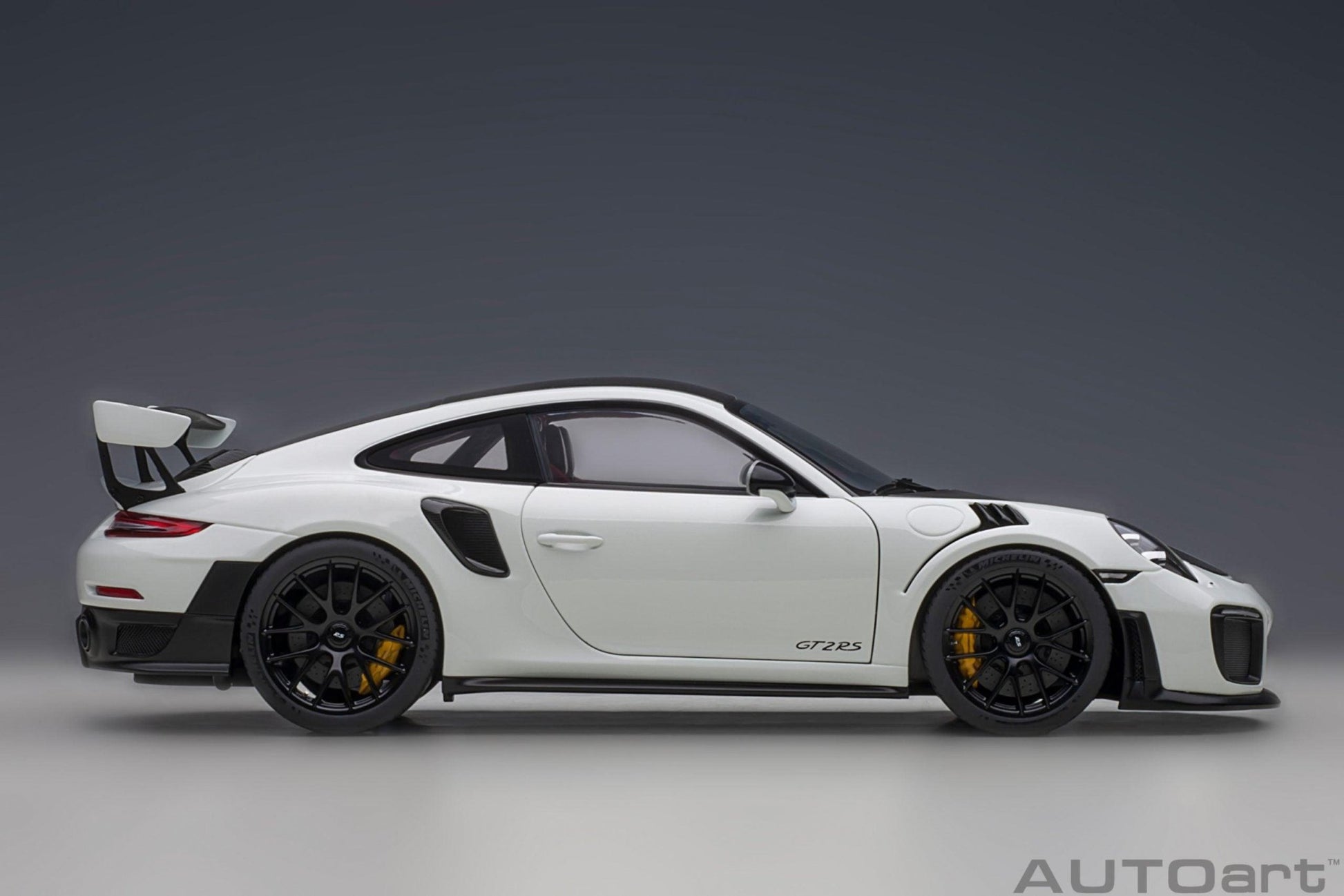 AutoArt Porsche 911 (991.2) GT2 RS Weissach Package - White 1:18 Modell - Artexio