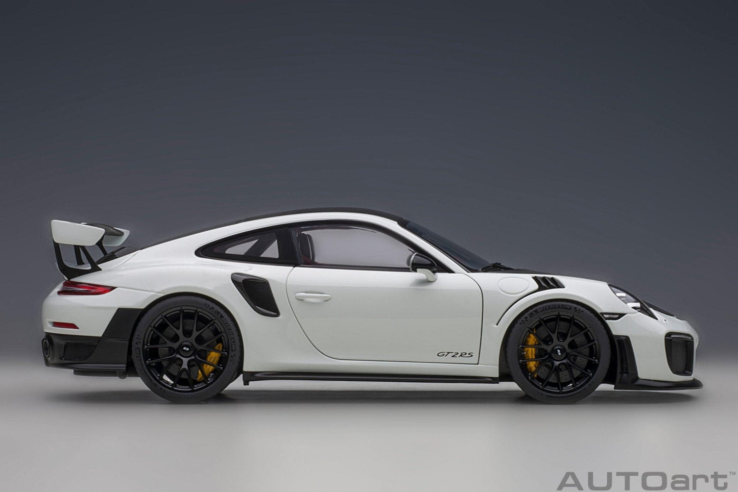 AutoArt Porsche 911 (991.2) GT2 RS Weissach Package - White 1:18 Modell