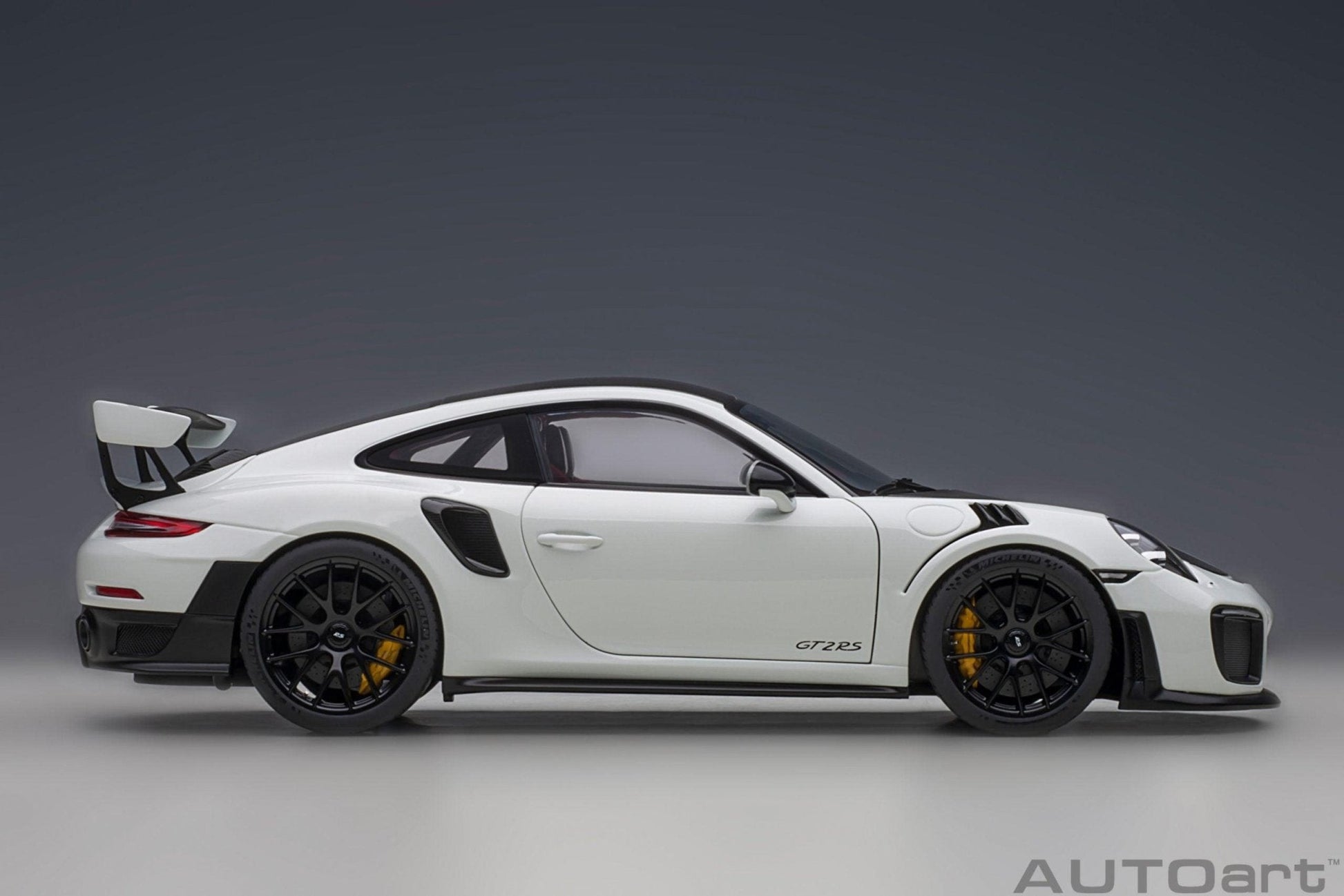 AutoArt Porsche 911 (991.2) GT2 RS Weissach Package - White 1:18 Modell