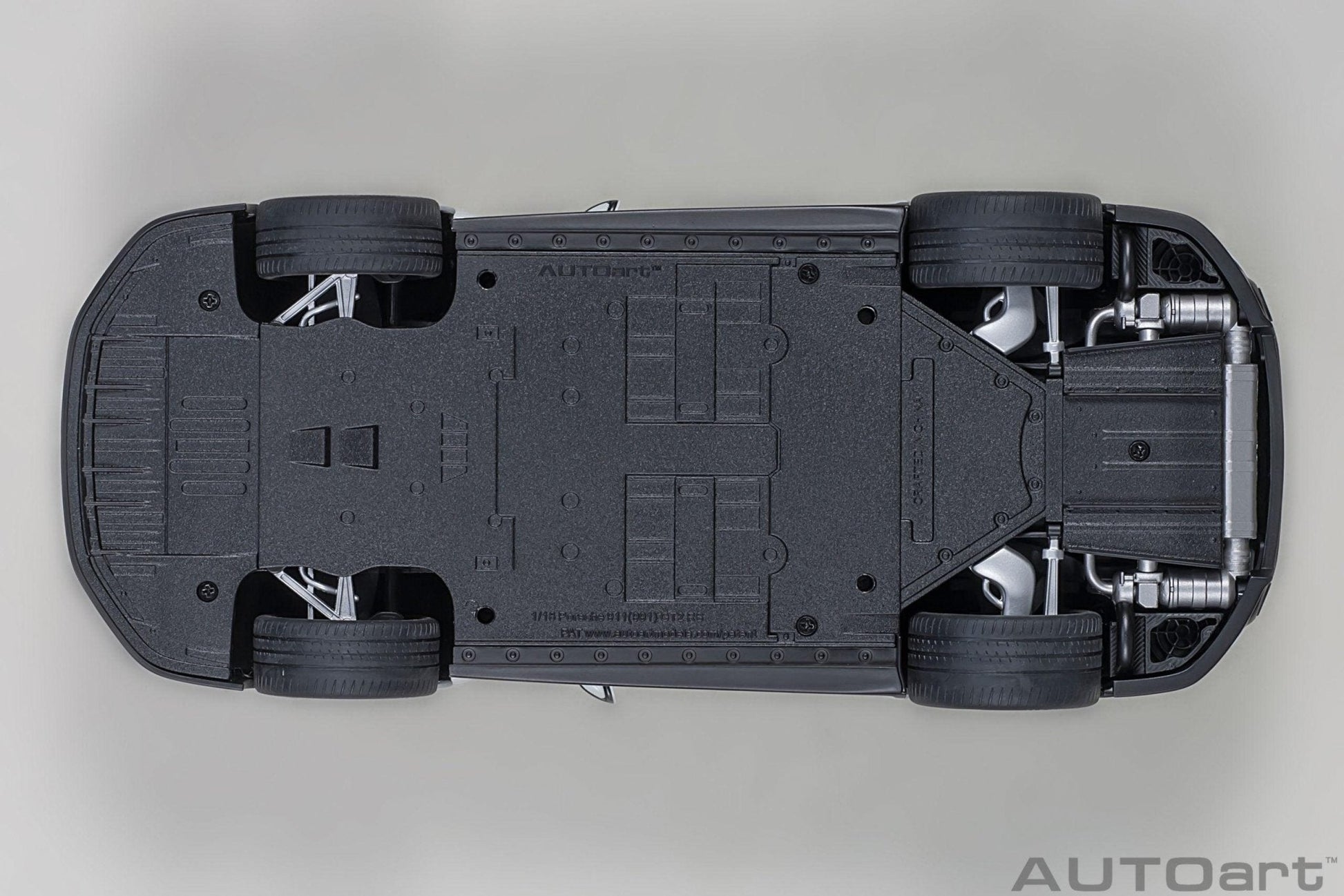 AutoArt Porsche 911 (991.2) GT2 RS Weissach Package - White 1:18 Modell