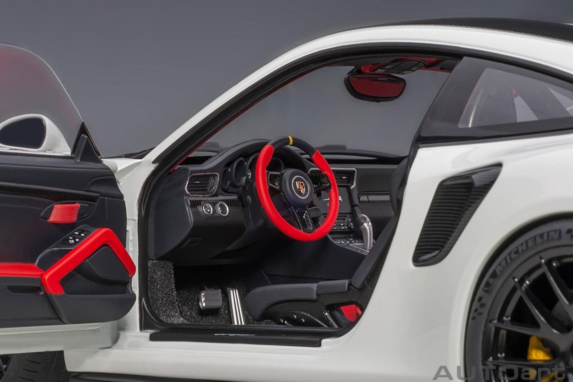 AutoArt Porsche 911 (991.2) GT2 RS Weissach Package - White 1:18 Modell