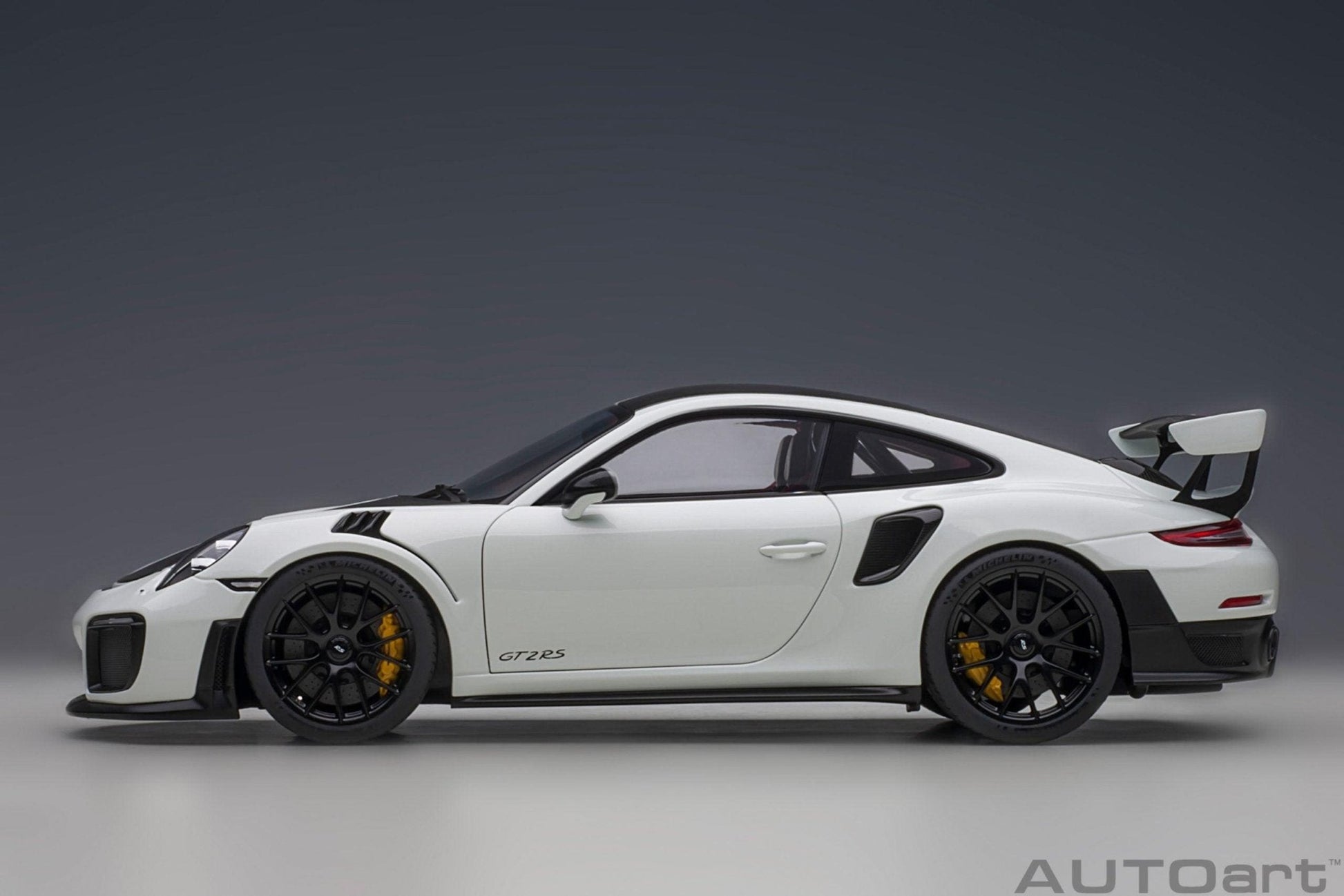 AutoArt Porsche 911 (991.2) GT2 RS Weissach Package - White 1:18 Modell