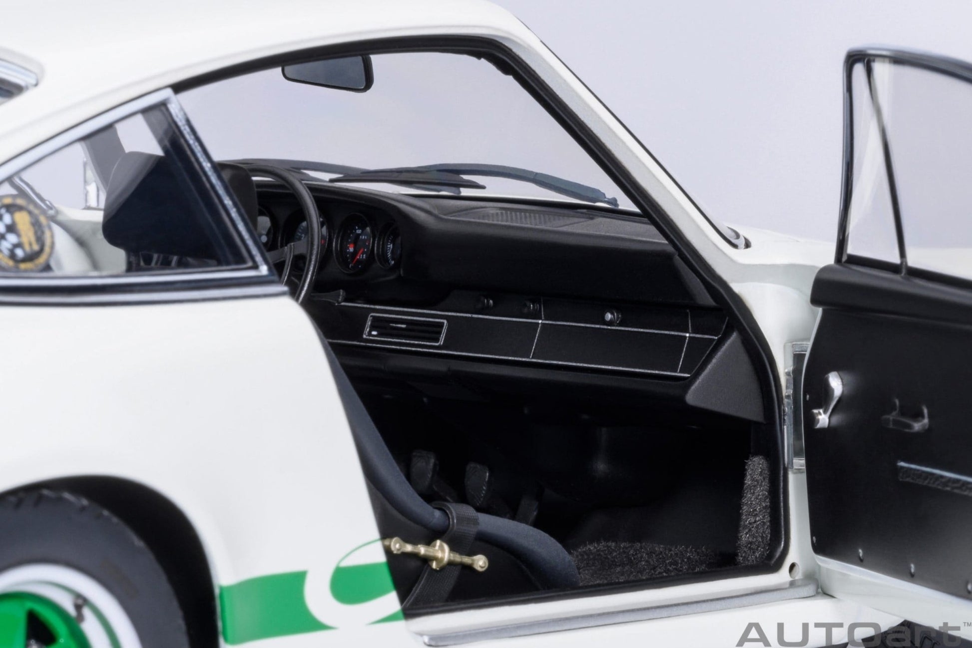 AutoArt Porsche 911 Carrera 2.7 RS Grand Prix White with Green stripes 1:18 Modell