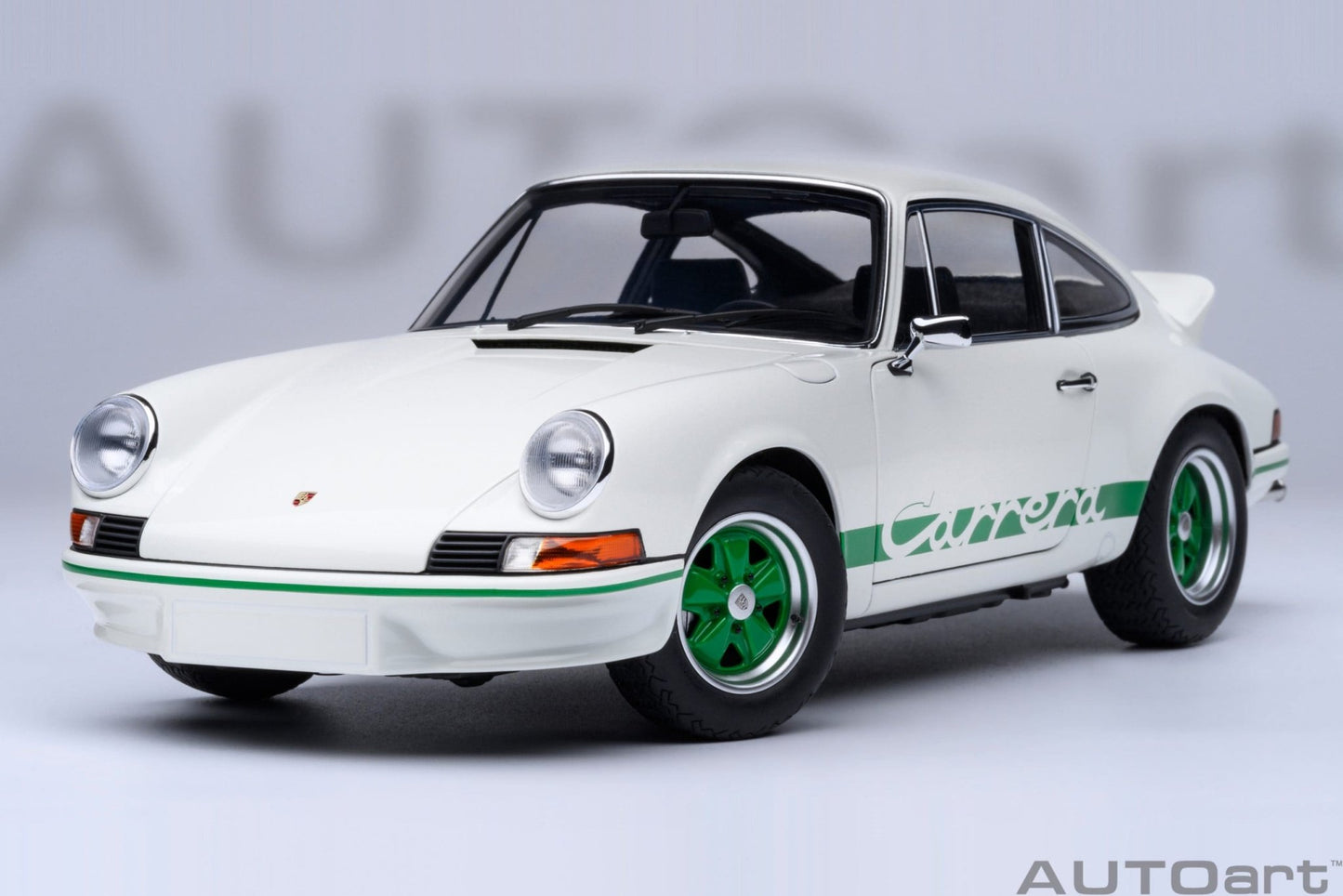 AutoArt Porsche 911 Carrera 2.7 RS Grand Prix White with Green stripes 1:18 Modell