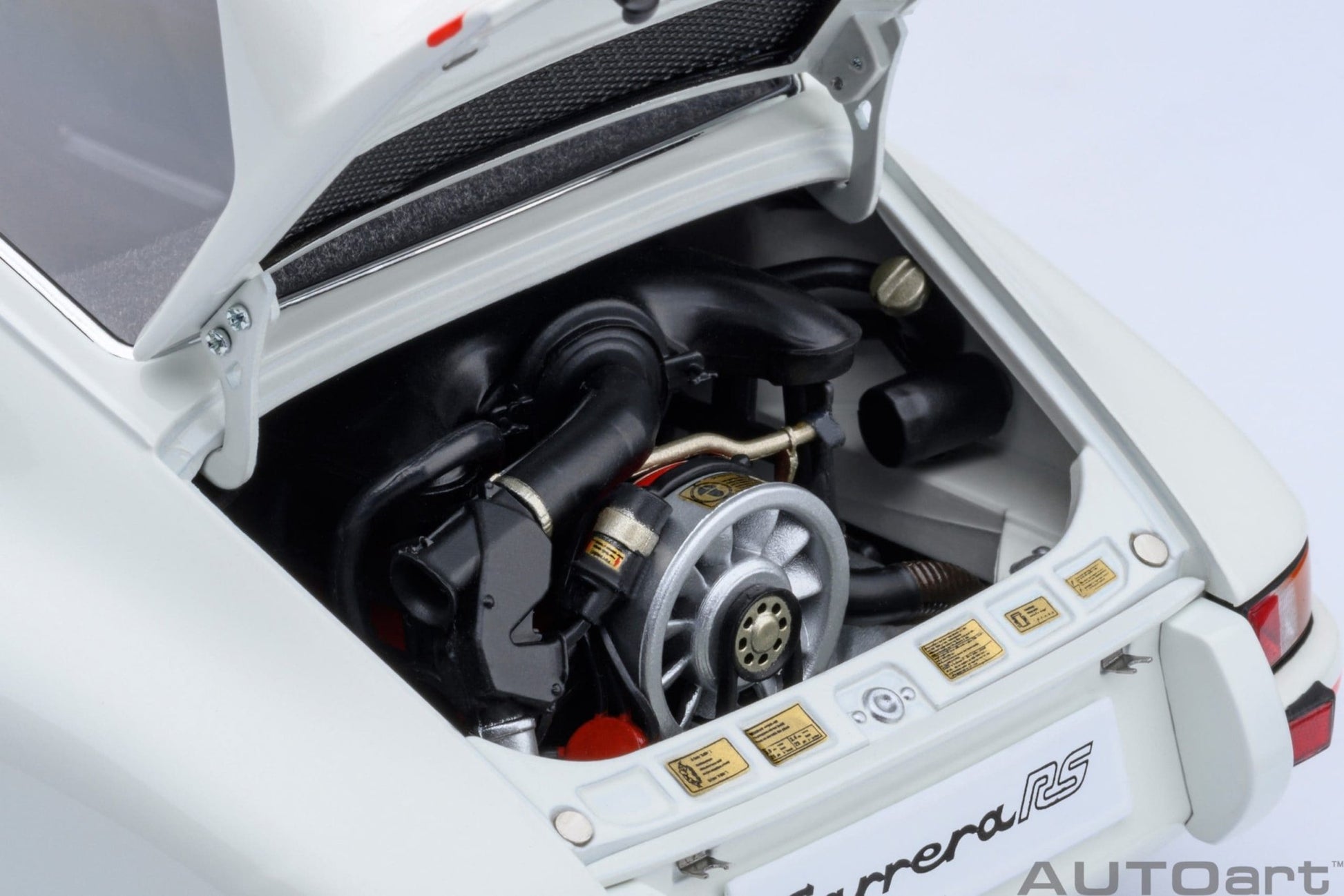 AutoArt Porsche 911 Carrera 2.7 RS Grand Prix White with Red stripes 1:18 Modell