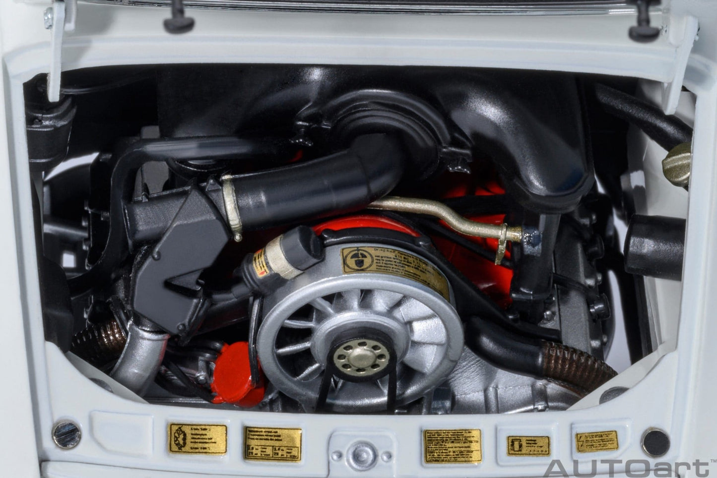 AutoArt Porsche 911 Carrera 2.7 RS Grand Prix White with Red stripes 1:18 Modell