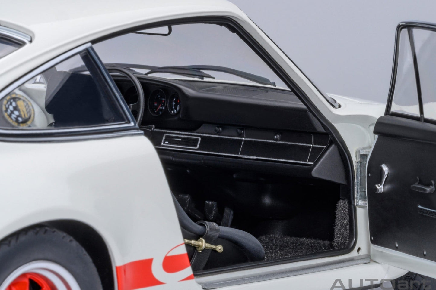 AutoArt Porsche 911 Carrera 2.7 RS Grand Prix White with Red stripes 1:18 Modell