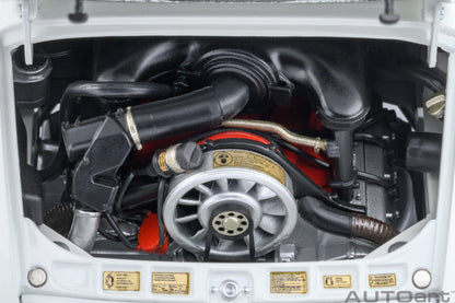 AutoArt Porsche 911 Carrera 2.7 RS THE CIRCUIT WOLF 1:18 Modell