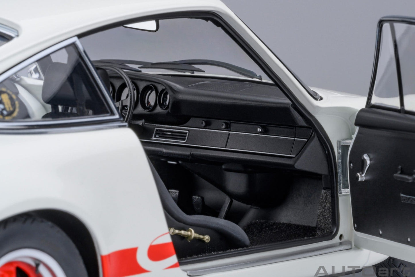 AutoArt Porsche 911 Carrera 2.7 RS THE CIRCUIT WOLF 1:18 Modell