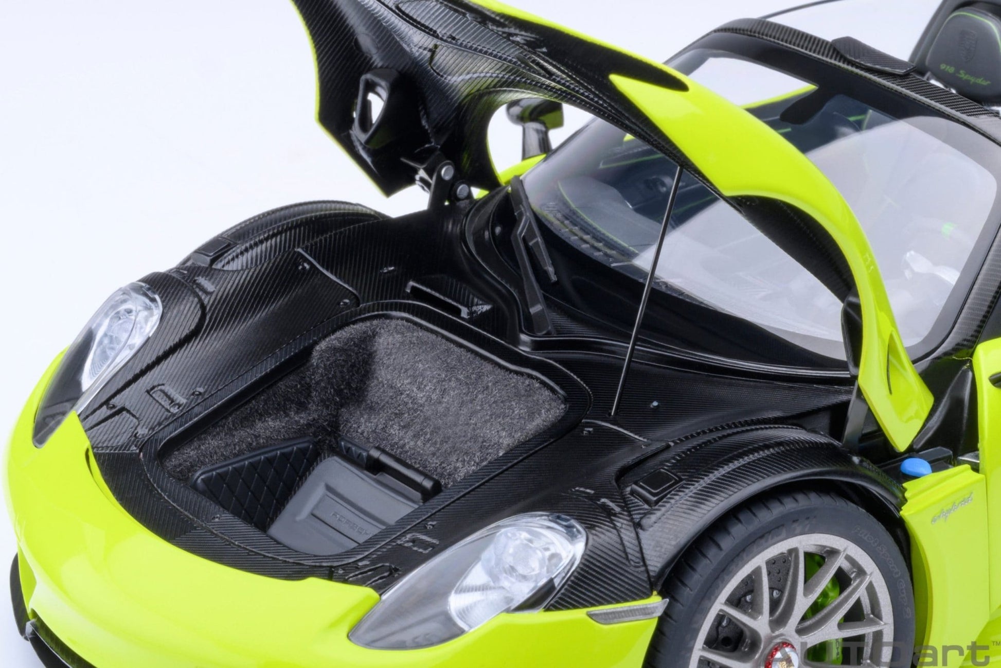AutoArt Porsche 918 Spyder Weissach Package (Acid Green) 1:18 Modell