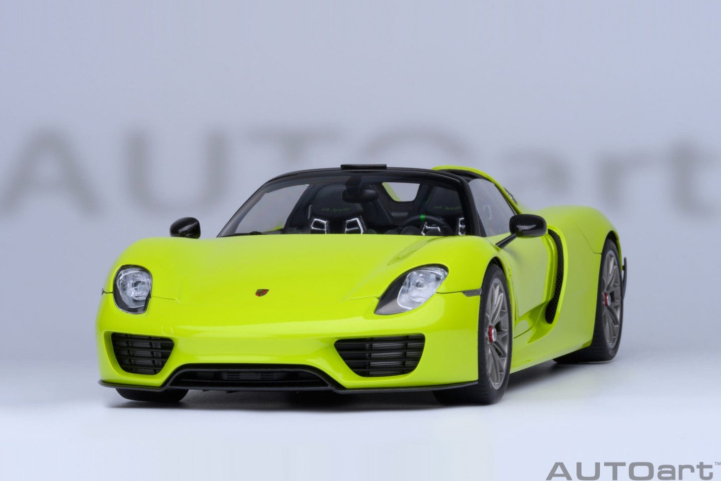 AutoArt Porsche 918 Spyder Weissach Package (Acid Green) 1:18 Modell