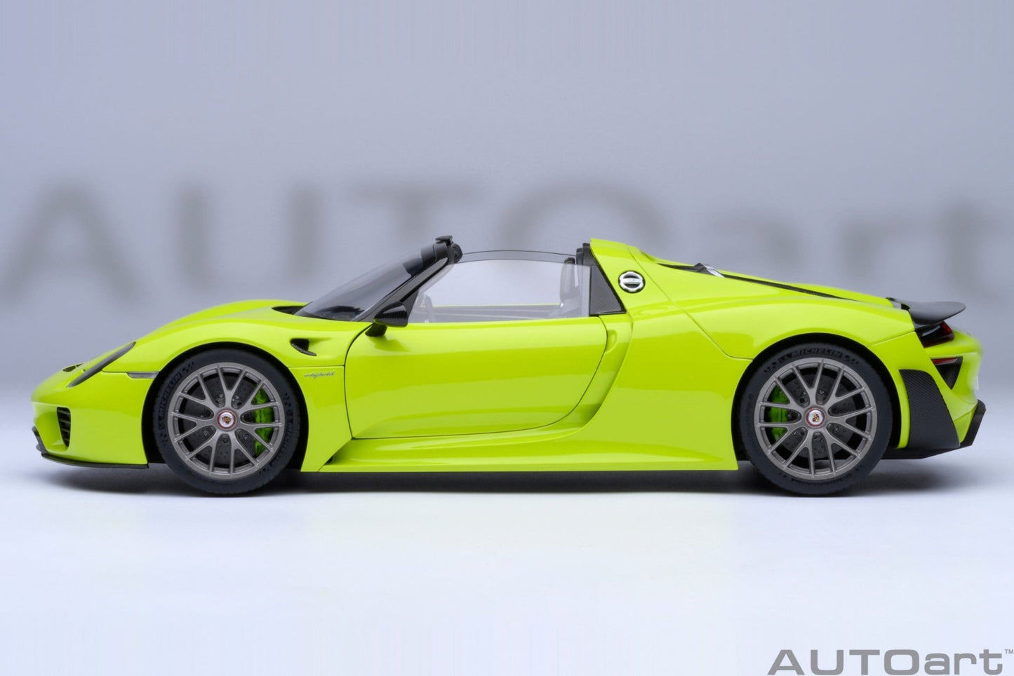 AutoArt Porsche 918 Spyder Weissach Package (Acid Green) 1:18 Modell