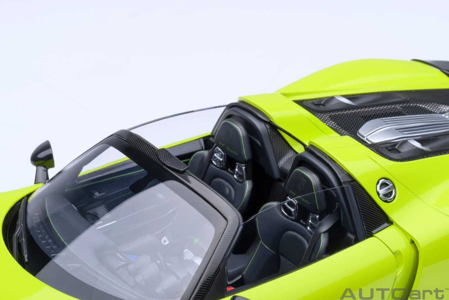 AutoArt Porsche 918 Spyder Weissach Package (Acid Green) 1:18 Modell