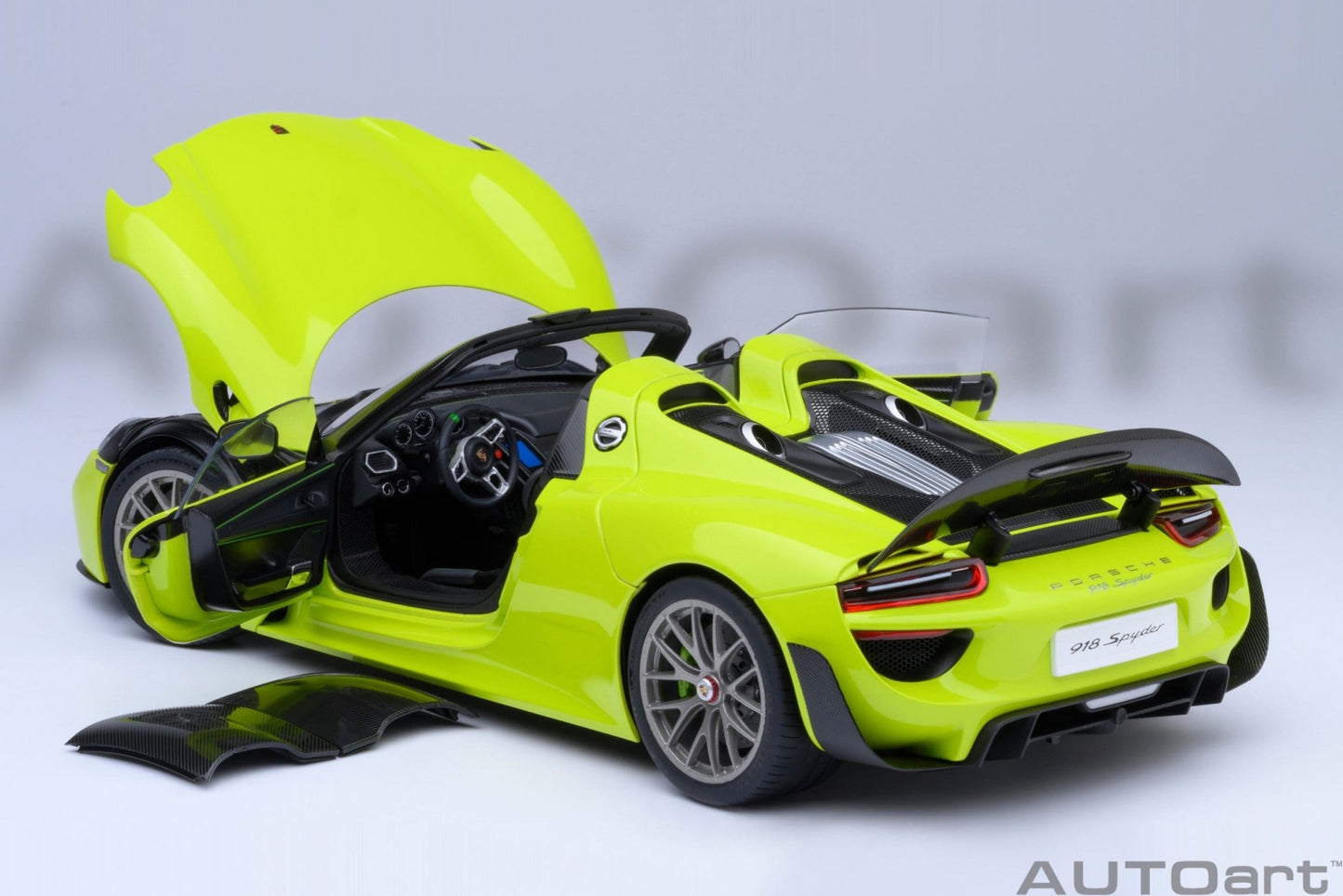 AutoArt Porsche 918 Spyder Weissach Package (Acid Green) 1:18 Modell