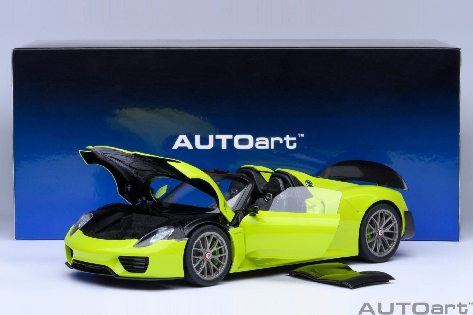 AutoArt Porsche 918 Spyder Weissach Package (Acid Green) 1:18 Modell